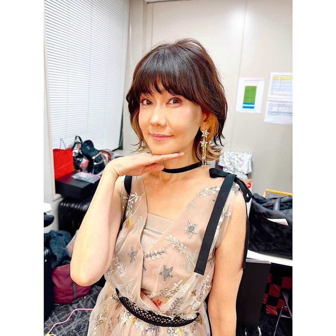 松本伊代さんのインスタグラム写真 - (松本伊代Instagram)「LIVE FOR LIFE 2023  11月3日は リブフォーライフ〜 本田美奈子ちゃんの音楽彩でした  今年も開催でき 参加できたことに嬉しく思います。  美奈子ちゃんの思いと共に、 音楽の力を借りて 白血病、難病と闘っている子どもたち、 そしてご家族の皆様に少しでもお力になればと思っています。  私も入院中は 湯川れい子先生はじめ、 このリヴフォーライフに携わってる方々にもたくさん支えていただきました。  この音楽彩を通して 少しでも 私も皆さんの支えになれたらと 思いました。  美奈子ちゃん ありがとう。  夢がある衣装とアクセサリー。  @____envogue____  @j1u_by_labelleetude  ありがとうございました。  #美奈子基金 #LIVE FOR LIFE 2023 #本田美奈子 #早見優 #森口博子 #工藤夕貴 #坂本冬美 #柴田智子 #JKim #松本伊代 #シルク姉さんから教わったポーズ自分流行り中 #悲しみスウィング #センチメンタルジャーニー」11月9日 22時21分 - iyo14_official