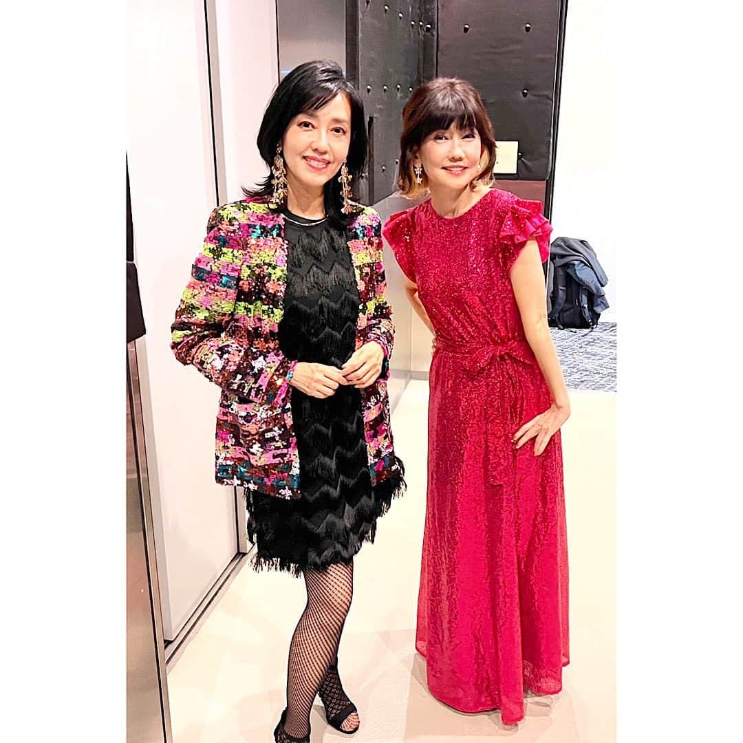 松本伊代さんのインスタグラム写真 - (松本伊代Instagram)「LIVE FOR LIFE 2023  11月3日は リブフォーライフ〜 本田美奈子ちゃんの音楽彩でした  今年も開催でき 参加できたことに嬉しく思います。  美奈子ちゃんの思いと共に、 音楽の力を借りて 白血病、難病と闘っている子どもたち、 そしてご家族の皆様に少しでもお力になればと思っています。  私も入院中は 湯川れい子先生はじめ、 このリヴフォーライフに携わってる方々にもたくさん支えていただきました。  この音楽彩を通して 少しでも 私も皆さんの支えになれたらと 思いました。  美奈子ちゃん ありがとう。  夢がある衣装とアクセサリー。  @____envogue____  @j1u_by_labelleetude  ありがとうございました。  #美奈子基金 #LIVE FOR LIFE 2023 #本田美奈子 #早見優 #森口博子 #工藤夕貴 #坂本冬美 #柴田智子 #JKim #松本伊代 #シルク姉さんから教わったポーズ自分流行り中 #悲しみスウィング #センチメンタルジャーニー」11月9日 22時21分 - iyo14_official