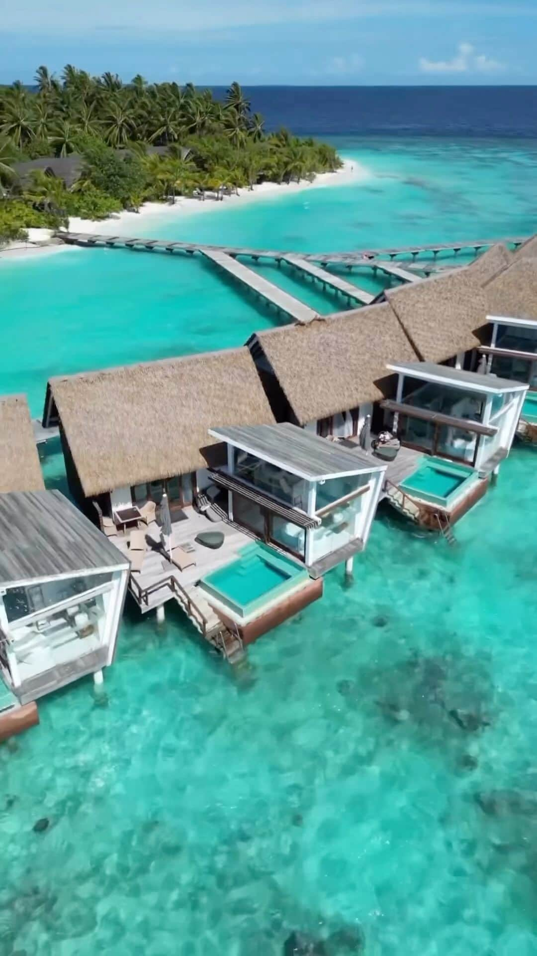 Maldivesのインスタグラム：「Maldives Luxury Resort   Start planning your dream vacation. Contacts us via Dm or WhatsApp at +960 760 5656 @nichegetaways   Video: @kandolhu   #nichegetaways #maldivesislands #luxurytravel #travelinspiration #islandvacations #traveltheworld #beachresort #visitmaldives #luxurybeachresort #fivestarhotel #privateisland #maldivesluxuryresort #beachvacation #peacefullplace #luxuryresort #luxuryholiday #maldivesvacation #watervilla」