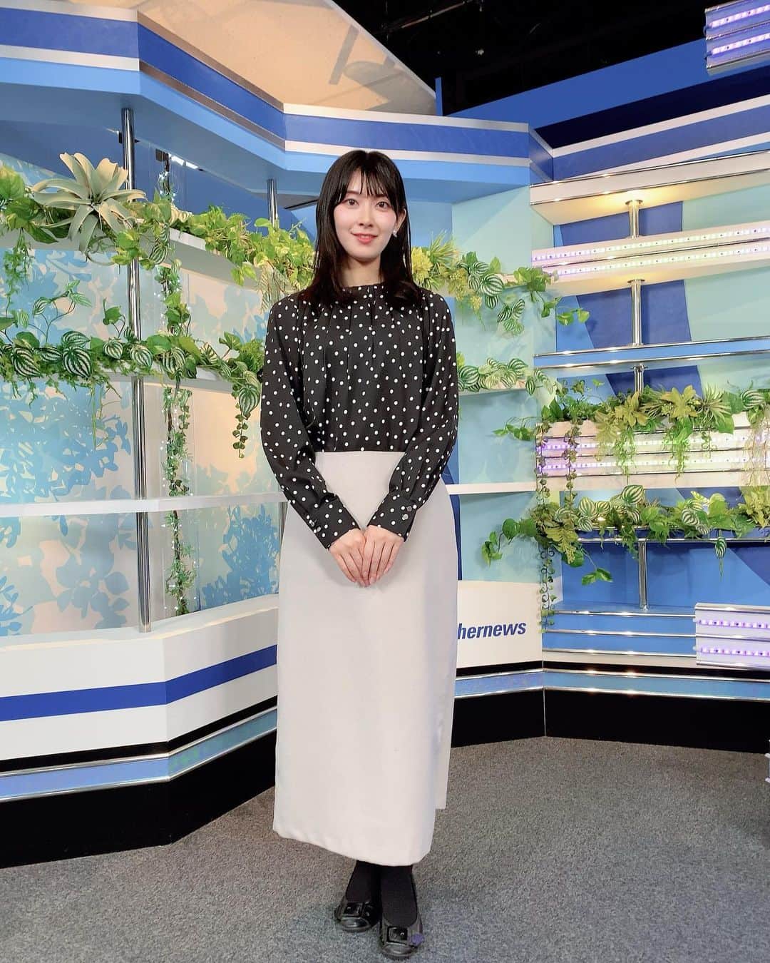 檜山沙耶さんのインスタグラム写真 - (檜山沙耶Instagram)「11/9（木）ムーン  ●服:  @techichiterrasse さん  ●アクセサリー:  @phoebe_official さん  なんと今日はゆいちゃんと全身コーデが同じブランドでした🥰 水玉のトップスと白いスカートはオフィスカジュアルにも使えますね❄️  #outfit #ootd #autumn  #衣装提供」11月9日 22時27分 - sayahiyama
