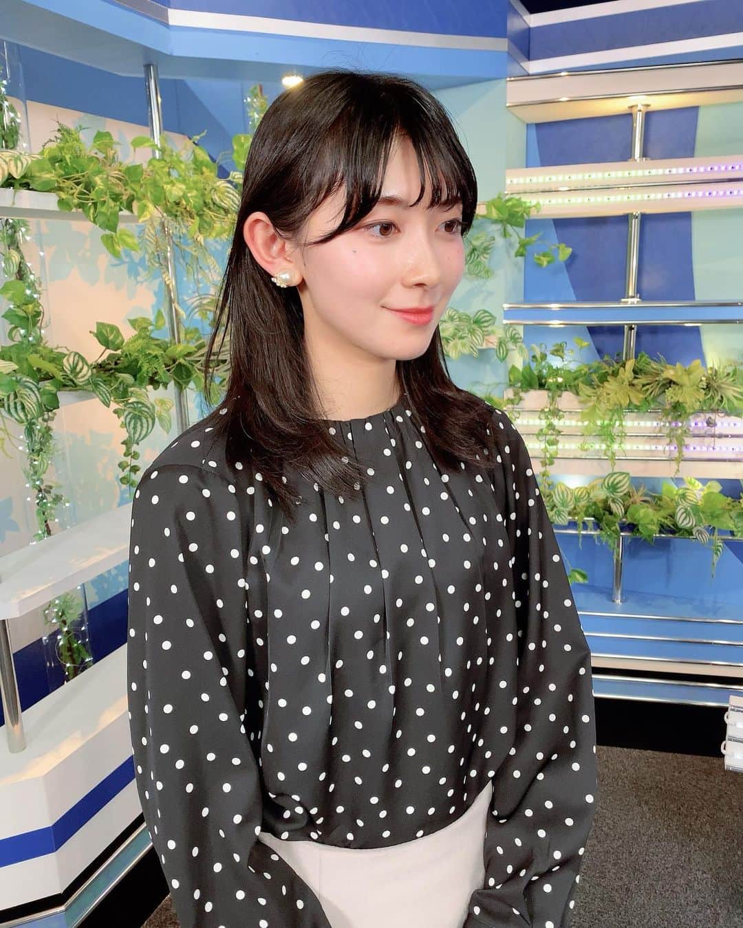 檜山沙耶さんのインスタグラム写真 - (檜山沙耶Instagram)「11/9（木）ムーン  ●服:  @techichiterrasse さん  ●アクセサリー:  @phoebe_official さん  なんと今日はゆいちゃんと全身コーデが同じブランドでした🥰 水玉のトップスと白いスカートはオフィスカジュアルにも使えますね❄️  #outfit #ootd #autumn  #衣装提供」11月9日 22時27分 - sayahiyama