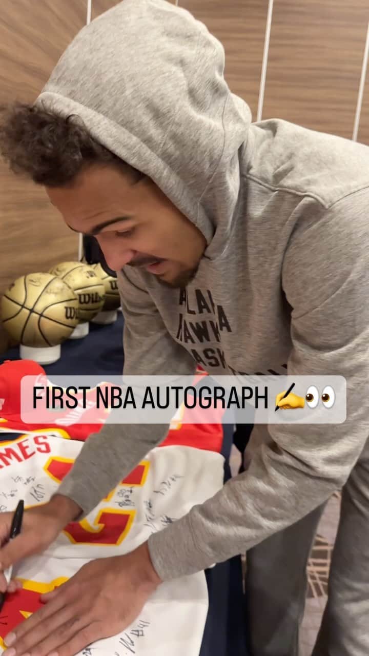 NBAのインスタグラム：「From kicks to jerseys, @traeyoung and @big0 talk about the first NBA autographs they owned as kids ✍️ #NBAenMéxico  🏀Hawks/Magic, tonight at 9:30pm/et on NBA TV」