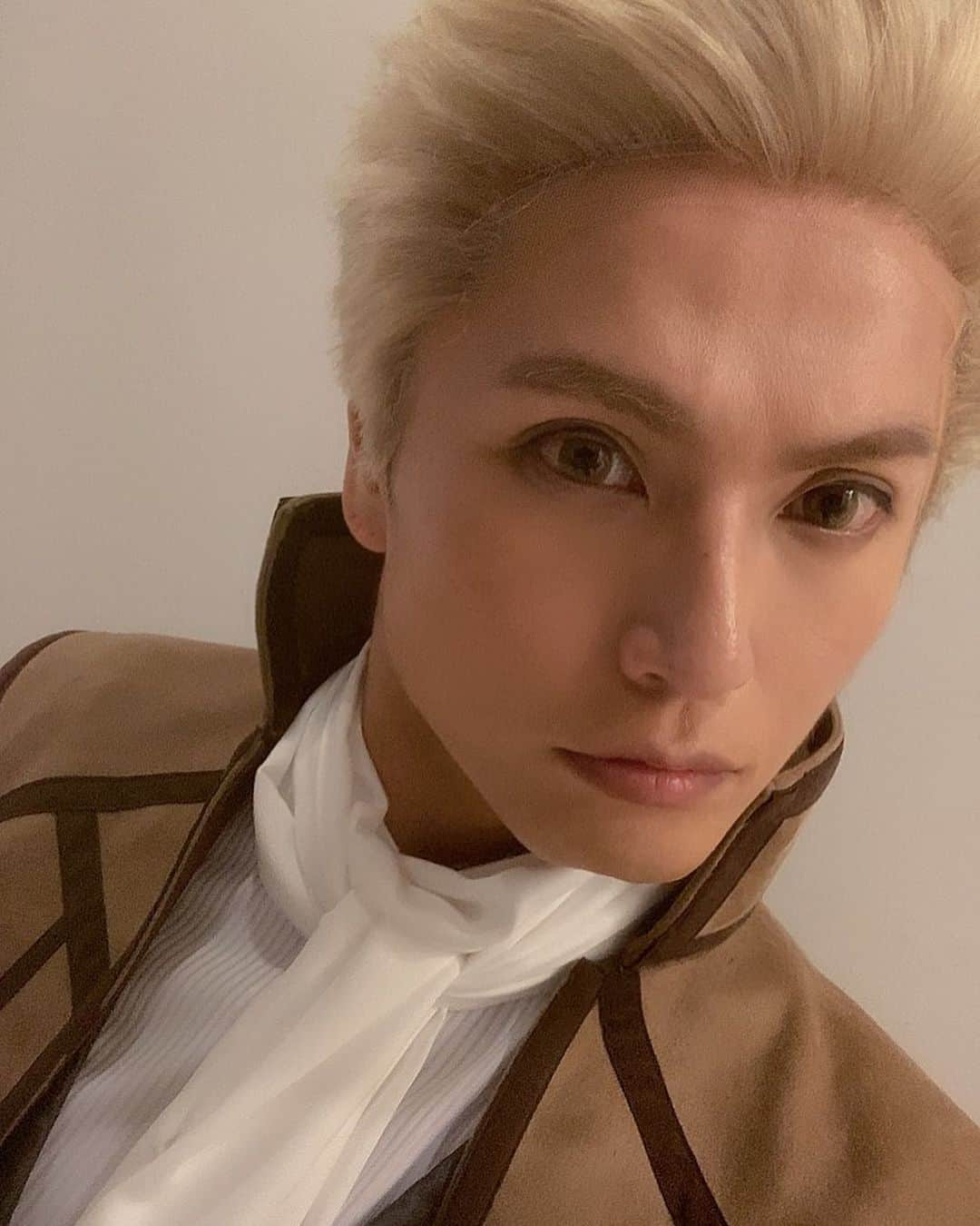 友常勇気さんのインスタグラム写真 - (友常勇気Instagram)「Stage has begun😆👍 Thank you  for coming to today🤗🎉✨ I'll do my best starting tomorrow too✌️☺️🤍🤍 #ティアステ #ティアステ2023 #友常勇気 #グレアム ご来場誠にありがとうございました😆🤍 ティアステの世界は如何でしたか？？ 明日からもキャスト、スタッフ一丸となり、ティアステの世界をお届け致します‧˚₊*̥(∗︎*⁰͈꒨⁰͈)‧˚₊*̥ 何卒よろしくお願いします😌🌙 グレアム様生き抜きます(´◔︎౪◔︎)۶ﾖｯｼｬ! #ご来場ありがとうございました  #明日からも #よろしくお願いします #✌」11月9日 22時33分 - yuki_tomotsune