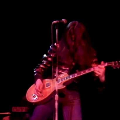 スラッシュのインスタグラム：「Credit to @thelegendsofmusic Thin Lizzy playing “Jailbreak” Live on the Midnight Special   #Music #RockNRoll #HeavyMetal #ThinLizzy #PhilLynott #DarrenWharton #BrianDowney #JohnSykes #ScottGorham   iiii]; )'」