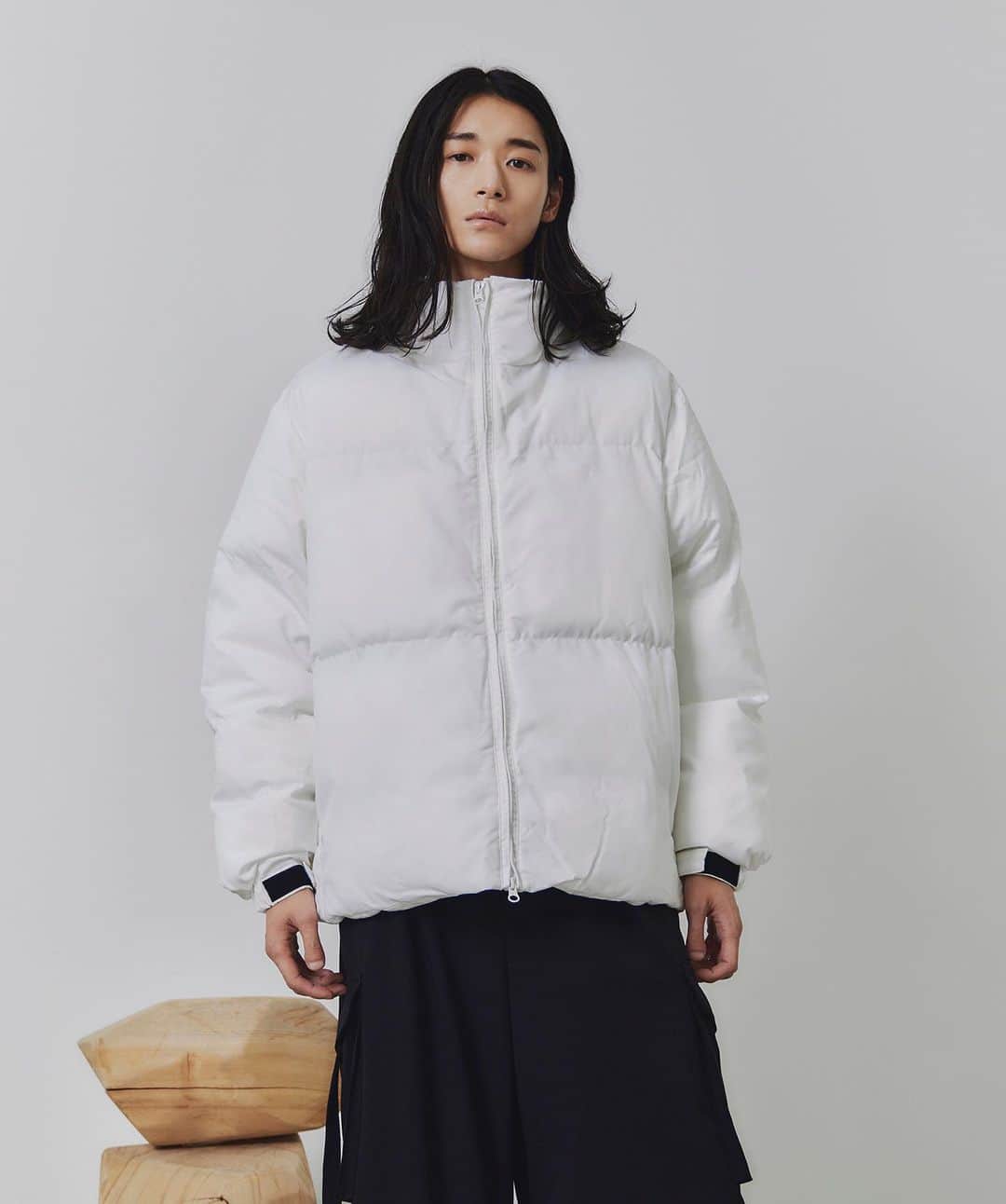 tk.TAKEO KIKUCHIのインスタグラム：「【RECOMMEND】 ビッグシルエットにスタンドカラーとトレンド押さえたデザインのブルゾン。中綿には温かみがありながらも軽量なSORONAの中綿を使用しています。  jacket(商品番号 979-57145) 【WEB限定】SORONA パデッドブルゾン ¥13,200(TAX IN)  詳しくは @tk.takeokikuchi_official  からオフィシャルサイトをチェック！  #tkTAKEOKIKUCHI #tk #takeokikuchi #ティーケータケオキクチ #タケオキクチ #ダウンジャケット #ダウンジャケットコーデ #ブルゾン」