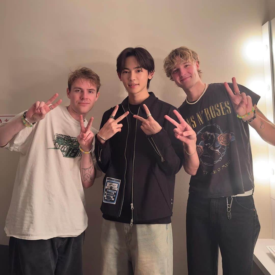 NOA（ノア）のインスタグラム：「📷 with @notd  It was such a special time for me talking with you guys and I had so much fun!! Thank you so much!!! I HOPE TO SEE YOU GUYS AGAIN SOON🎹❤️‍🔥」