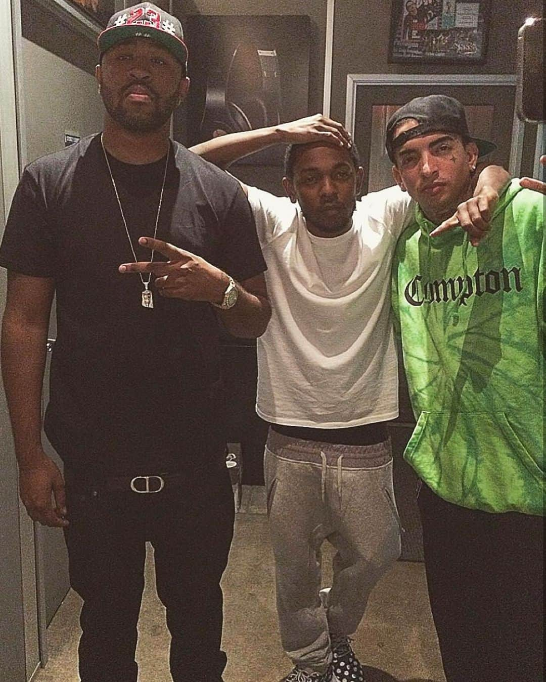 MC Guimêのインスタグラム：「Respeite quem pode chegar onde a gente chegou! ✅ @kendricklamar   Thanks for support bro @mikewillmadeit ✨ #tbt」