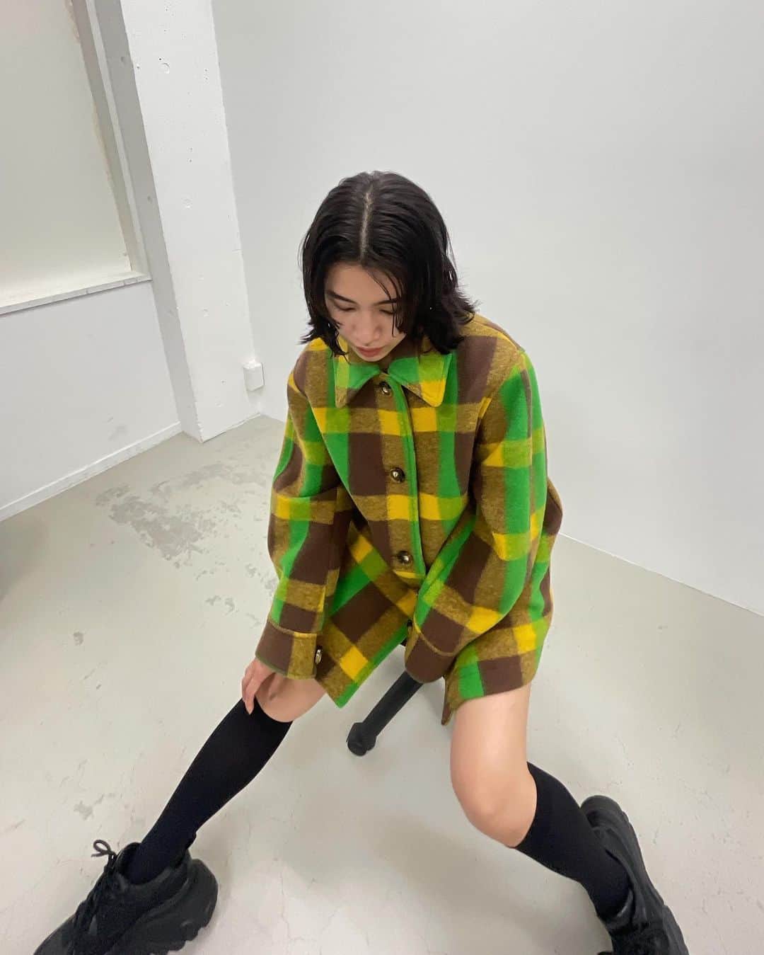SLY OFFICIAL INFORMATIONのインスタグラム：「ㅤㅤㅤㅤㅤㅤㅤㅤㅤㅤㅤㅤㅤ #SLY_info @nina_kawakami 【159cm】 ルクア大阪店 スタッフ __________________________________ 11/10(FRI)店舗発売予定 ☑︎WOOL BLEND OVER MIDI COAT (030GAY30-1040) M/GRN,M/BLU,D/GRY ㅤㅤㅤㅤㅤㅤㅤㅤㅤㅤㅤㅤㅤ ☑︎MULTI PIECE TECH SNEAKERS (030GSZ55-1810-3) BLK,IVOY __________________________________ ※配送の都合により発売日が異なる場合がございます。 ※店舗により在庫状況が異なります。 #SLY #SLY_fav」