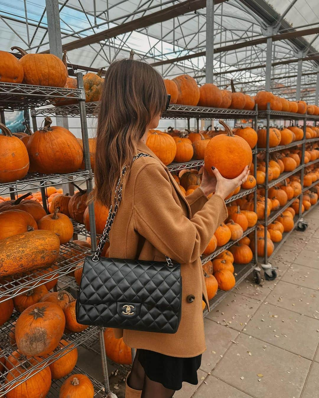 バーボラ・コディトヴァさんのインスタグラム写真 - (バーボラ・コディトヴァInstagram)「My current favourite combination: beige and black 🍂🍁 My full look is from @boden_clothing 🎃 The pieces are absolute classics and also have high quality! You can get 15% off with the code "T7Q1" until 12th of November ✨ #ad」11月9日 22時49分 - fashioninmysoul