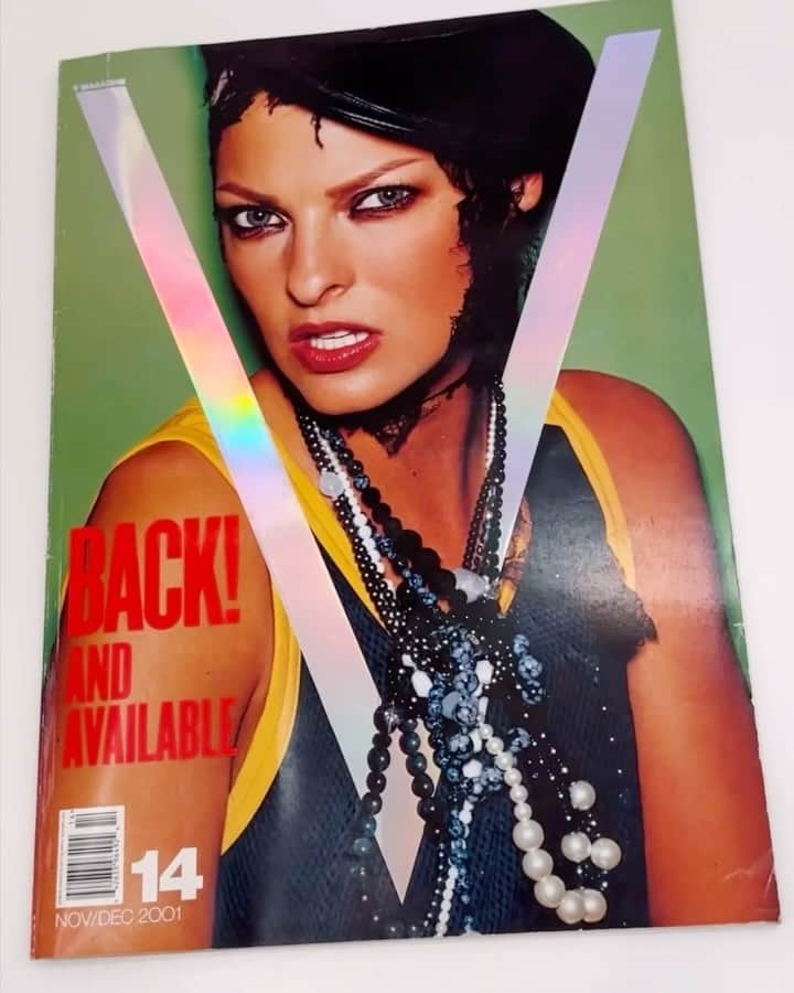 V Magazineのインスタグラム：「#CollectorsClub | Surprise! V Magazine is ringing in the holidays early with a special gift for our devoted readers and fellow fashion devotees. Leading up to the new year, we are going back into our archive to unearth limited, rare copies of some of our issues for a limited time only.  Re-Introducing: V14 starring @lindaevangelista!  Featuring the fashion chameleon, the supermodel was photographed by Mario Testino back in 2001. Inside the pages of this issue, V pays homage to Linda and includes features on Hiro, Jean-Paul Goude, Yves Saint Laurent, The New York Dolls, an interview with Joan Didion, Willy Vanderperre’s take on winter whites with Olivier Rizzo, and the most fearless make-up artists take on beauty photographed by Inez & Vinoodh.  Want to own this piece of fashion history? Only one copy of this issue will be sold so head to shop.vmagazine.com (link in bio) to purchase V14 Winter 2001.」