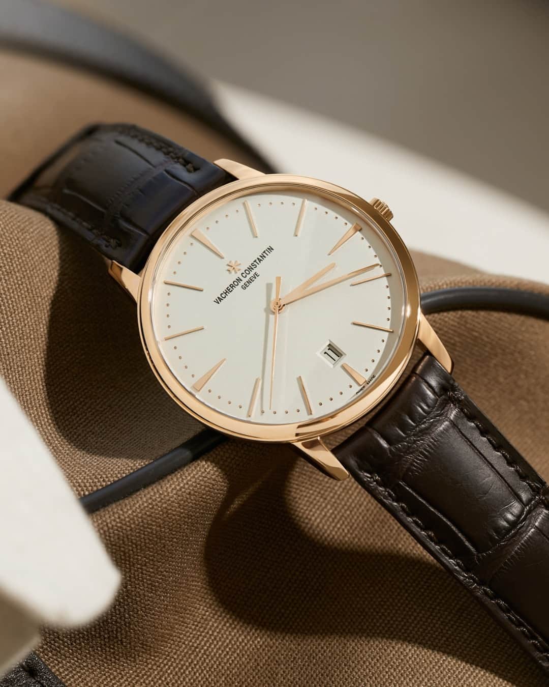 ヴァシュロン コンスタンタンのインスタグラム：「Imbued with eternity ✨⌛  As though touched by the divine, the Patrimony self-winding bewitches with its supple curves and gently domed gradient-tone dial. Time, in its company, takes on an otherworldly quality, as if imbued with eternity.  #VacheronConstantin #OneOfNotMany #vacheron #thehourlounge #watches #watch #watchesofinstagram #horology #watchoftheday #instawatch」