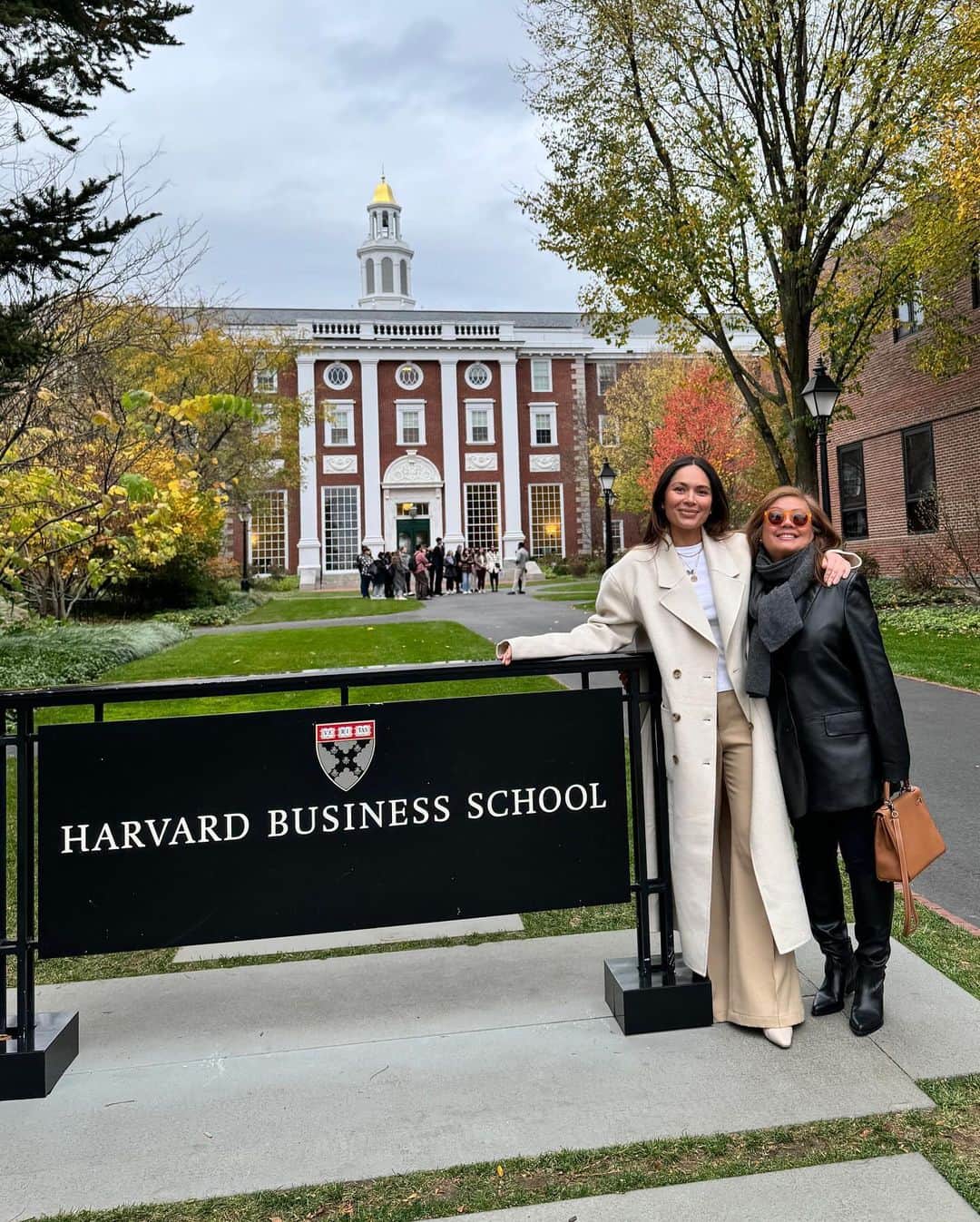 Marianna Hewittさんのインスタグラム写真 - (Marianna HewittInstagram)「you never know what one person you can inspire with your career, thank you HBS for having us share ours 🤍   from speaking to students or through my podcast, it’s such an honor to share not only my journey but also of others I admire. By hearing someone’s story, you can see what’s possible and I hope it brings you a source of inspiration」11月9日 22時58分 - marianna_hewitt