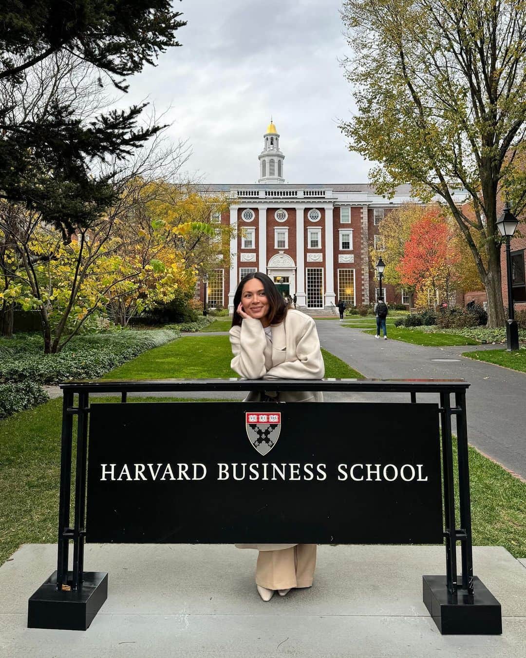 Marianna Hewittのインスタグラム：「you never know what one person you can inspire with your career, thank you HBS for having us share ours 🤍   from speaking to students or through my podcast, it’s such an honor to share not only my journey but also of others I admire. By hearing someone’s story, you can see what’s possible and I hope it brings you a source of inspiration」