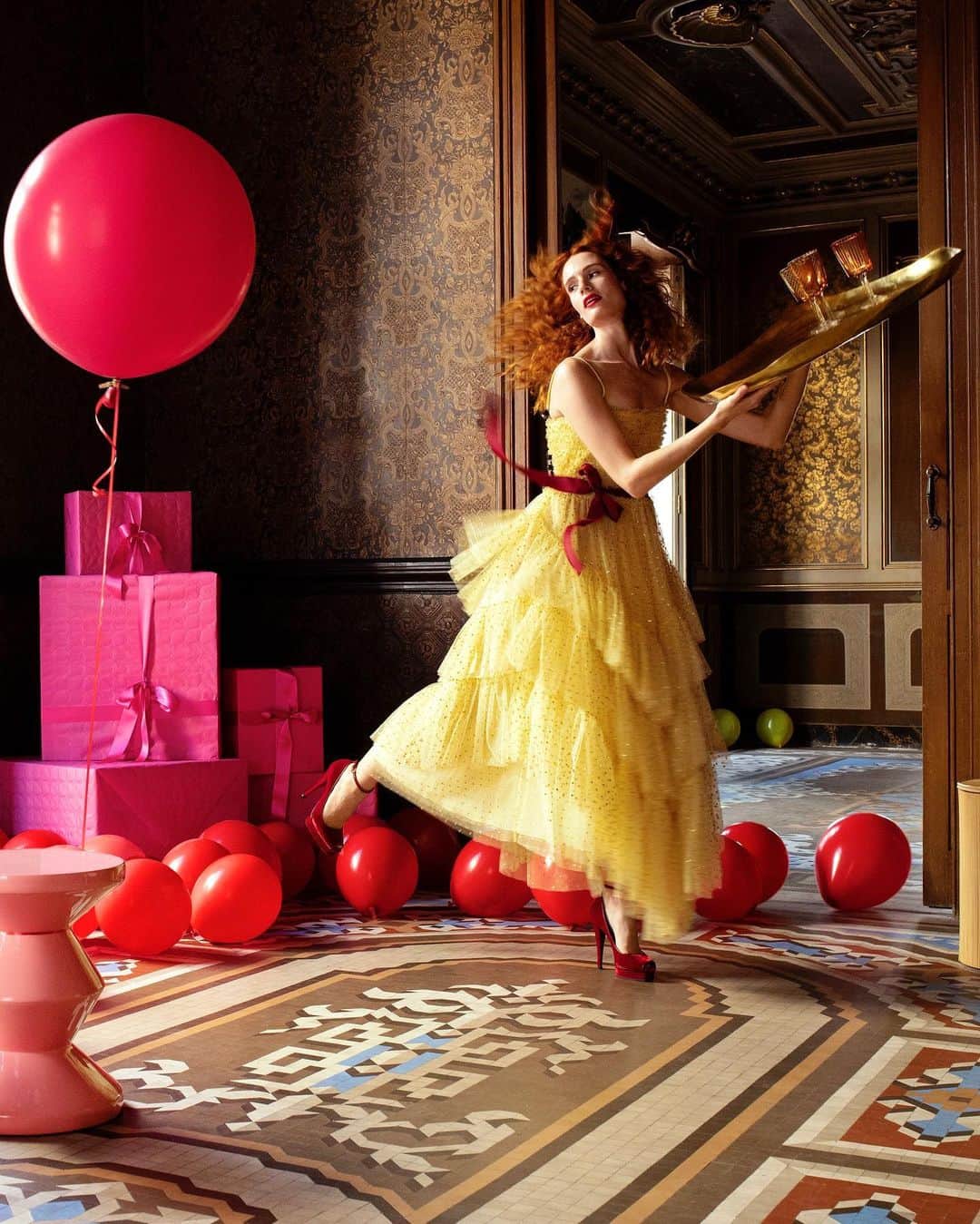 YOOX.COMのインスタグラム：「YOOX + @livingcorriere PRESENT: FANCY PARTY  A dreamy, historic building with vibrant home décor: embrace all-out elegance for an extravagant evening on #YOOX」
