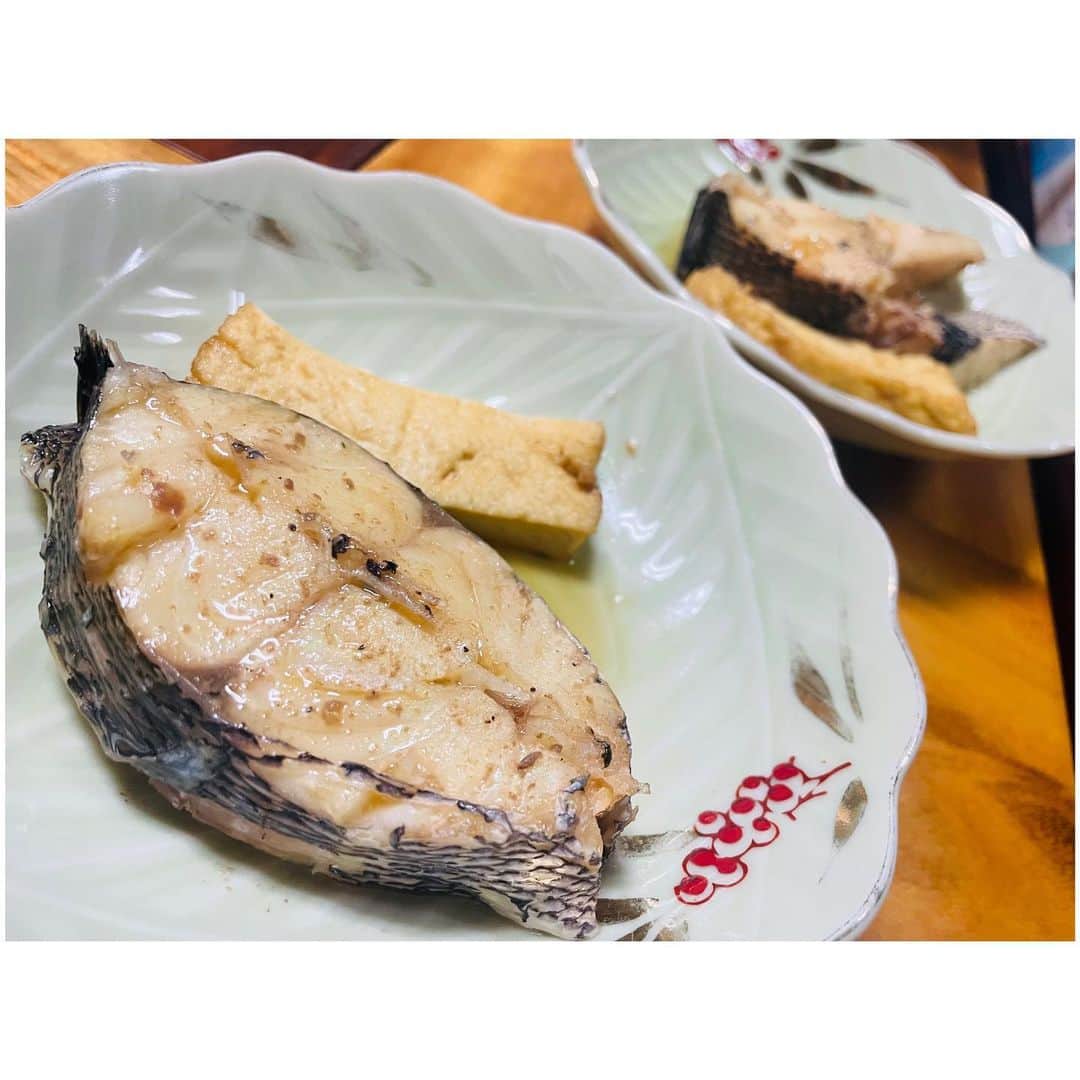 有明ゆなさんのインスタグラム写真 - (有明ゆなInstagram)「なんだか忘れたが 奄美大島でとれる魚🐟 骨は多かったけど 美味しかった🫶✨ . . 奄美大島の思い出📸」11月9日 23時06分 - ariake_yuna