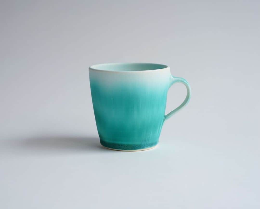 岩崎龍二のインスタグラム：「#アイスグリーン . #カップ #マグカップ #cup #coffeecup . #器 #陶器  #岩崎龍二  #工芸 #陶瓷 #도예 #potter  #pottery #potterie #Poterie #porcelain #ceramic #ceramica #keramik #ryujiiwasaki #glazed #design」