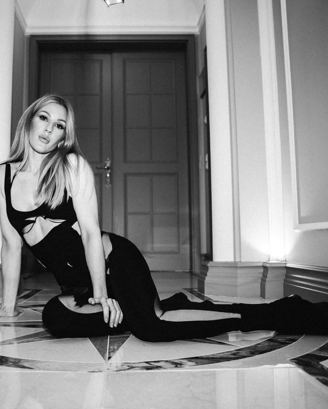 エリー・ゴールディングのインスタグラム：「Cologne ❤️ 📷 @jrcmccord @muglerofficial」