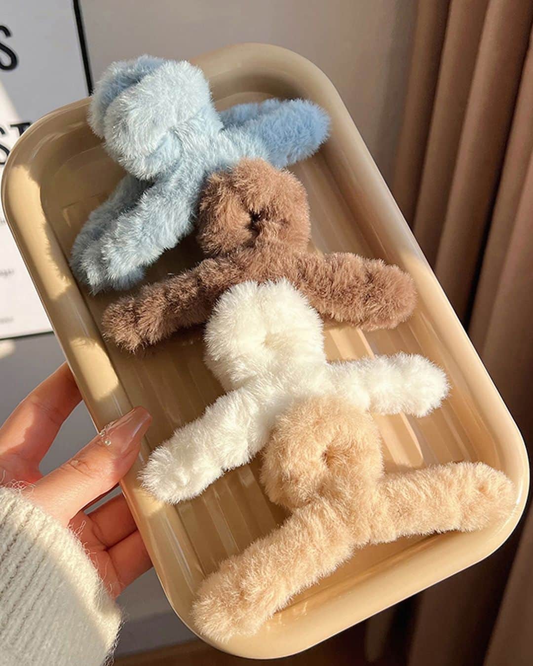 SHEINのインスタグラム：「When fuzz is all the buzz 🧸  🔎23270371 15552467 23117950  #SHEIN #SHEINforAll #SHEINstyle #fashion #chic #saveinstyle」