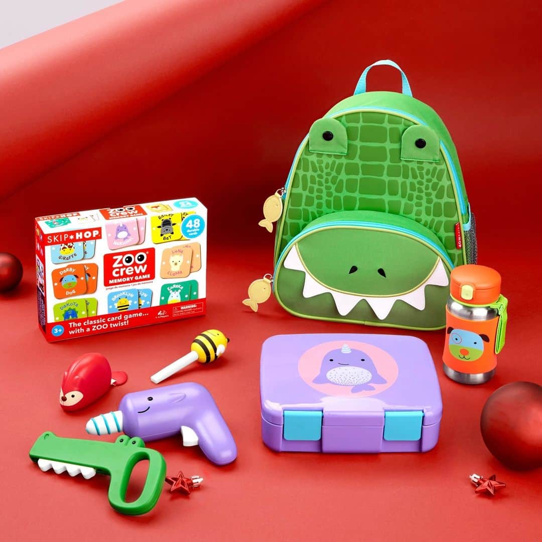 Skip Hopのインスタグラム：「Let’s get gifting! Check out our fun ideas for little ones! And check off your holiday list 🎁  #skiphop #musthavesmadebetter #parenting #parentingessentials #babytoys #holidaygifts #babygifts #toddlergifts #kidstoys #kidsbags #kidsbackpack #cardgames」