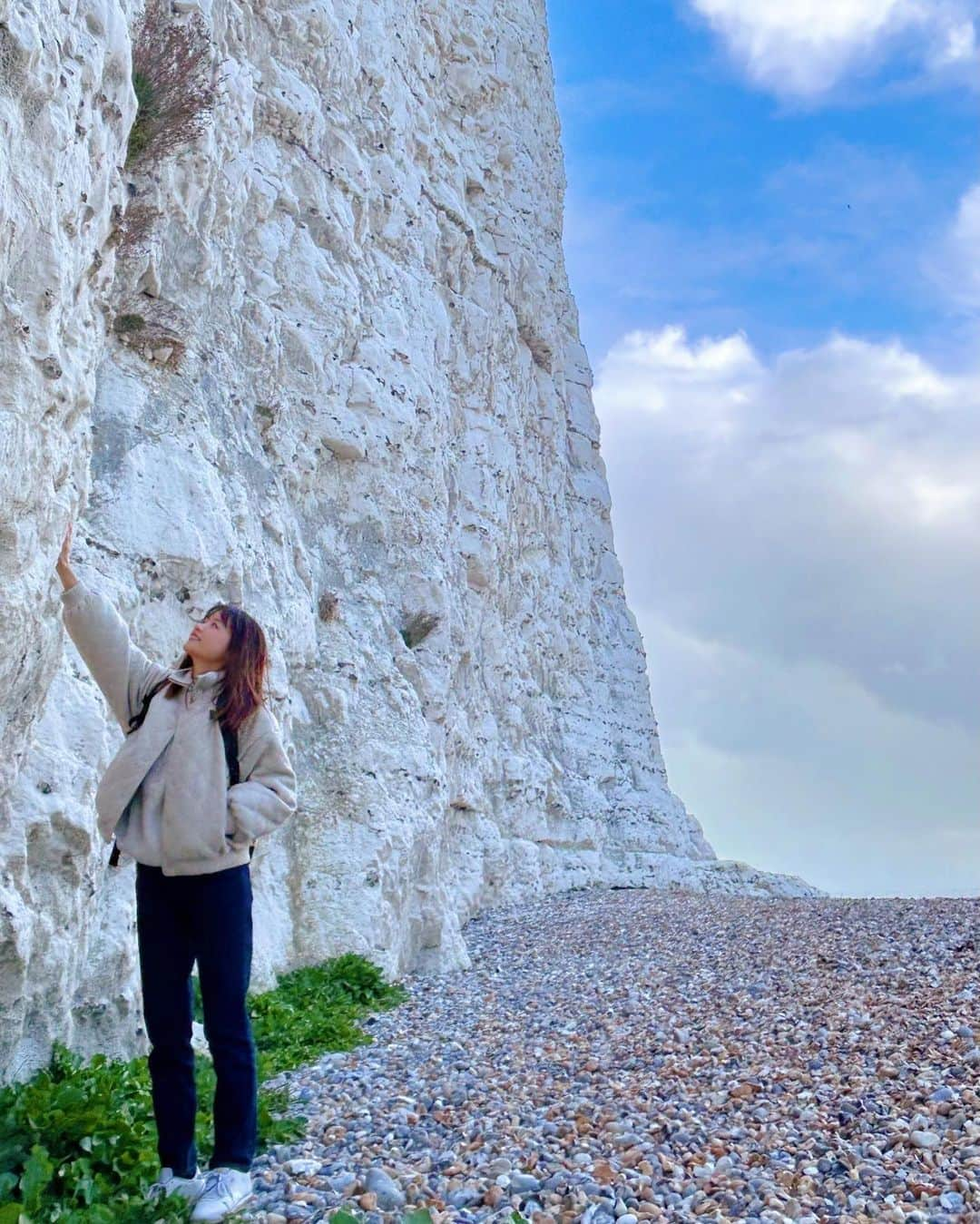 寺川里奈のインスタグラム：「人生で一度は訪れたかった イギリスの絶景Seven Sisters🕊️🌫️🤍  #sevensisters #england  #uk」