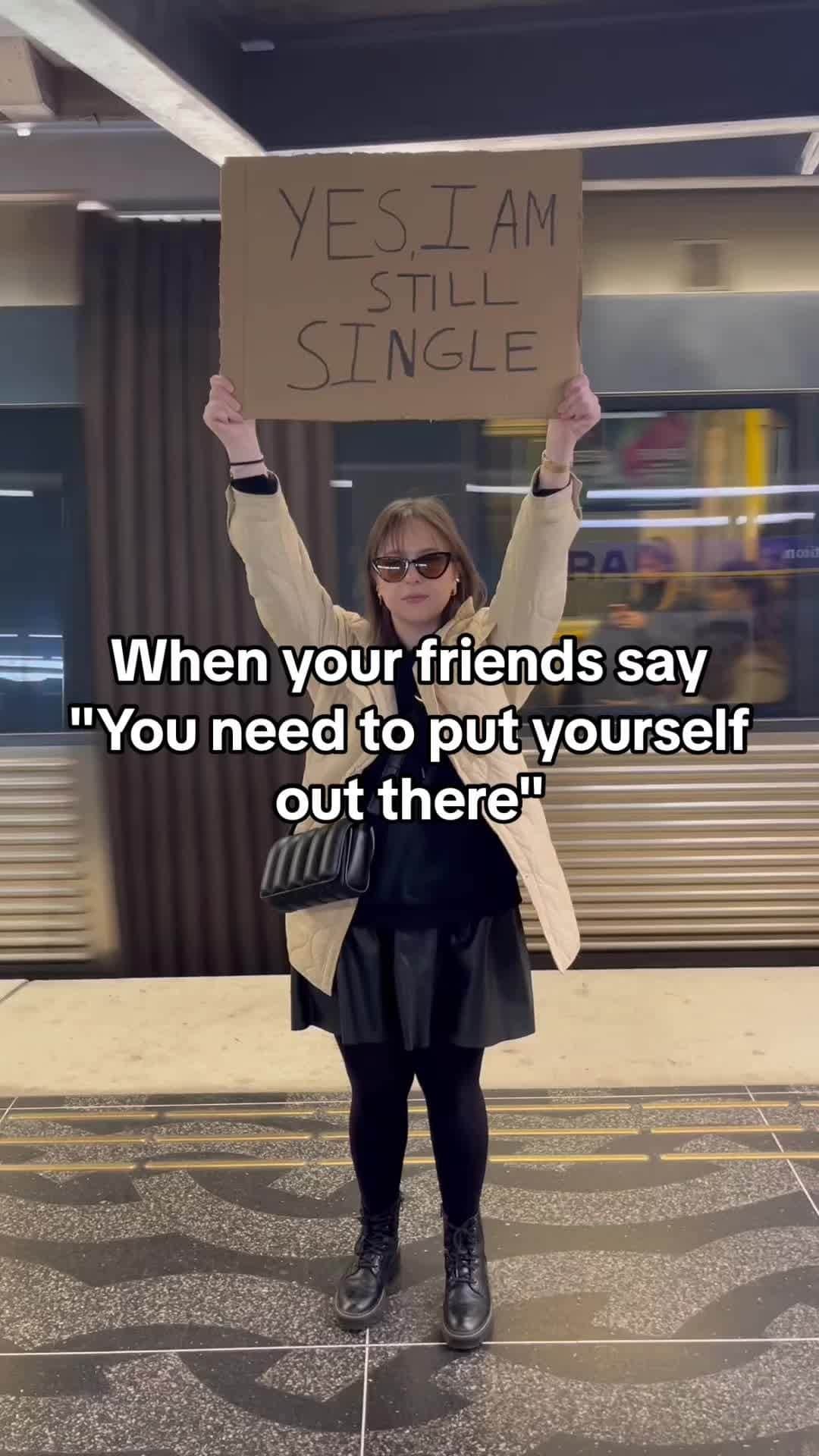 ダニエルウェリントンのインスタグラム：「Yes grandma I'm still single. 😳 That's why we have special offers* for Single's Day. ⁣ *offers will change depending on which store you shop – but we kinda have a crush on you, so here's one that works everywhere: 💋 15% off site-wide with code SINGLE15」