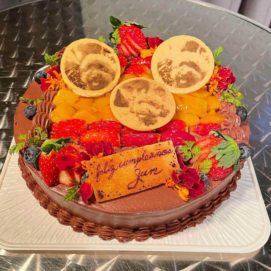 城田純さんのインスタグラム写真 - (城田純Instagram)「最高の誕生日になりました  みんな本当にありがとう🙏💛  いろいろと楽しすぎた〜w  リマさんのケーキ めちゃくちゃ美味しかった〜  最高や〜」11月9日 23時41分 - junbopeace