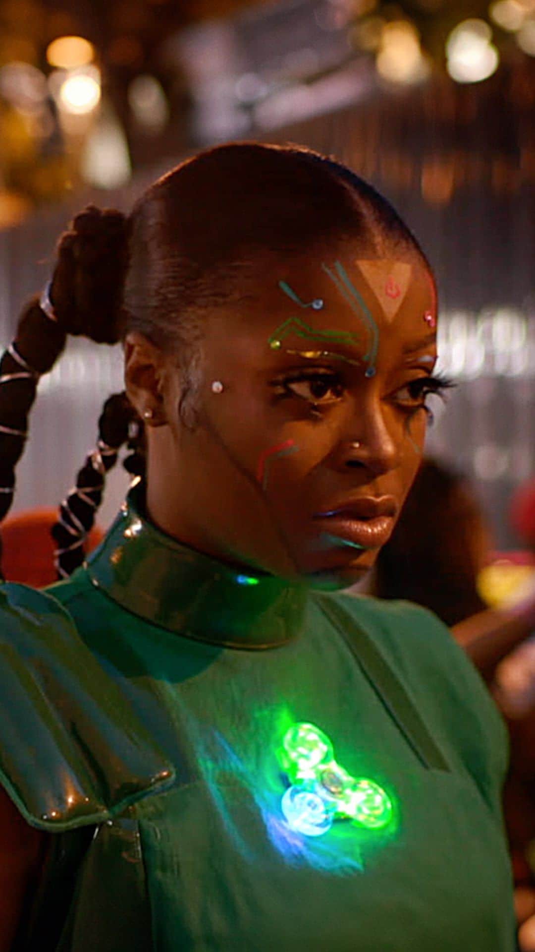 Hulu Home of Emmy-winningのインスタグラム：「Raw and real.  After gaining recognition at age 15 while rapping on a Philadelphia street, Tierra Whack’s life was never the same. Don’t miss the GRAMMY-nominated rapper’s rise to fame in #Cypher, streaming November 24.」