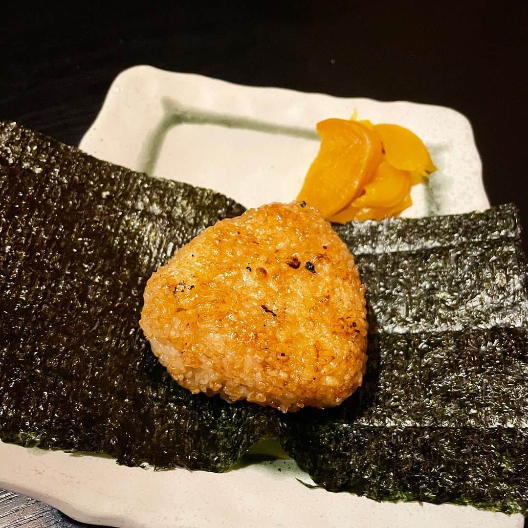 田中香子さんのインスタグラム写真 - (田中香子Instagram)「本日の #OnigiriAction は 私が熊本で一番好きなお店から🍙  熊本はー 米もー めちゃんこ美味いのよー◎  焼きおにぎり以外の 贅沢の数々はこの後の投稿で♡」11月9日 23時51分 - soo.yt