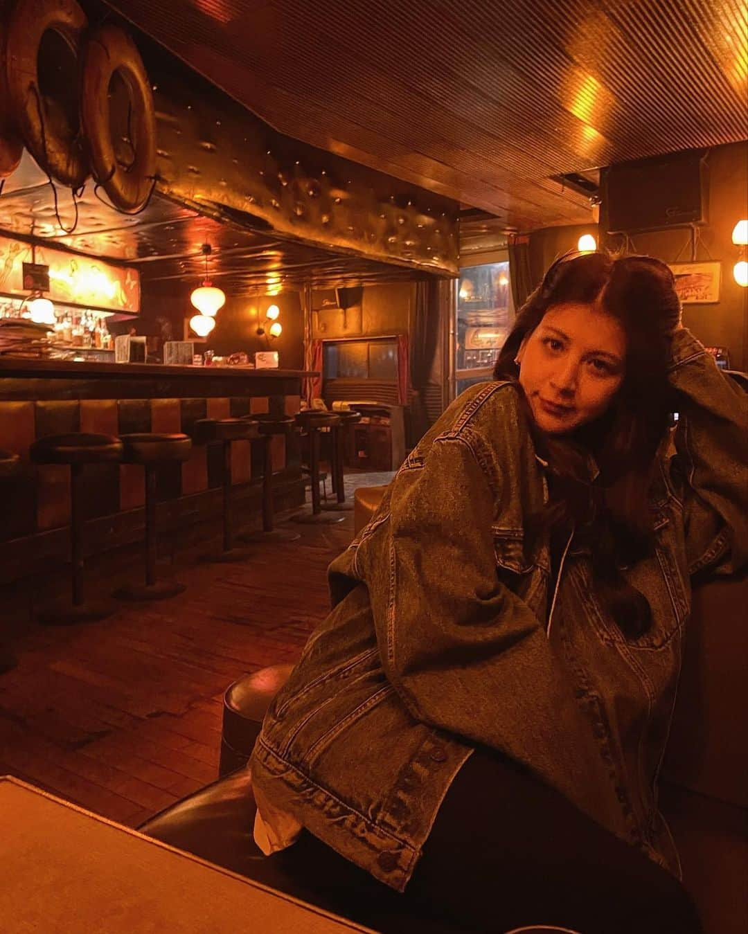 九里聖莉奈さんのインスタグラム写真 - (九里聖莉奈Instagram)「. ⁡ sick bar 🎵🍸 ⁡ #kuriseri #横浜 #横浜バー #レコードバー  ⁡⁡」11月10日 0時04分 - serinakuri