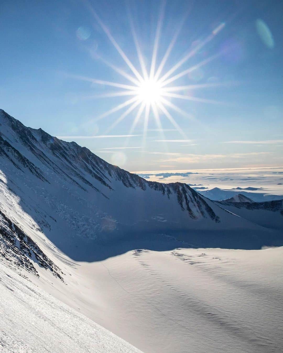 ジミー・チンさんのインスタグラム写真 - (ジミー・チンInstagram)「Hard to describe the size and scale of Mount Vinson, the highest peak in Antarctica...After 10,000ft of climbing, @jimwmorrison put on a smile and made the most of the teeth-chattering Antarctic chunder. As they say, the worst days of skiing are better than the best days at work. Not sure that is entirely true.」11月10日 0時05分 - jimmychin