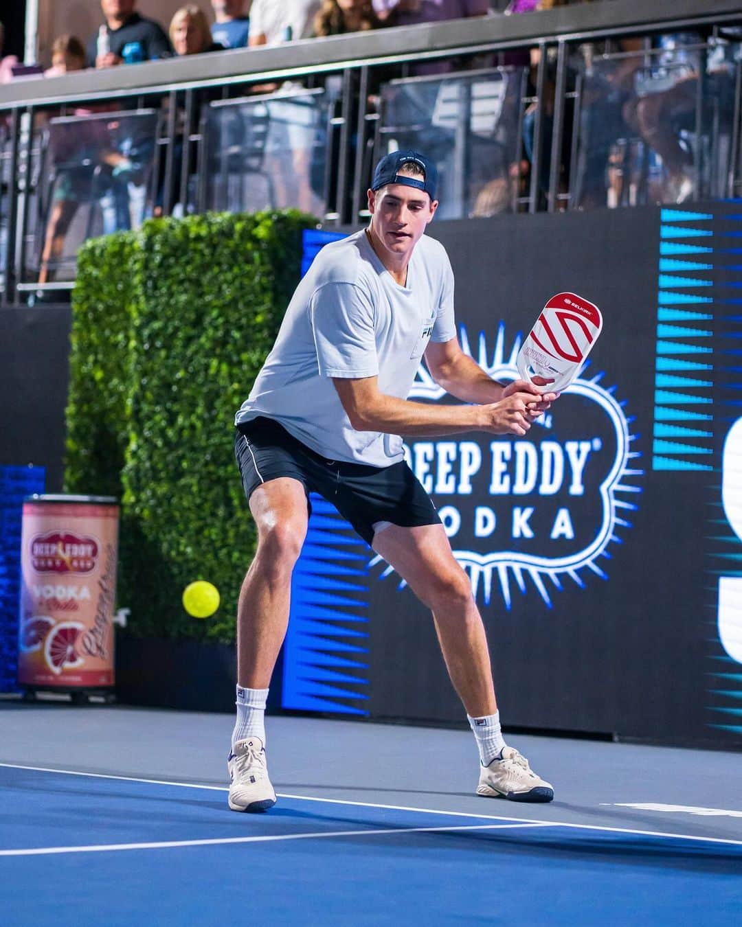 ジョン・イスナーのインスタグラム：「Came out of retirement for the night on a new court 👀  #filatennis #filapickleball   📸: @ppatour」