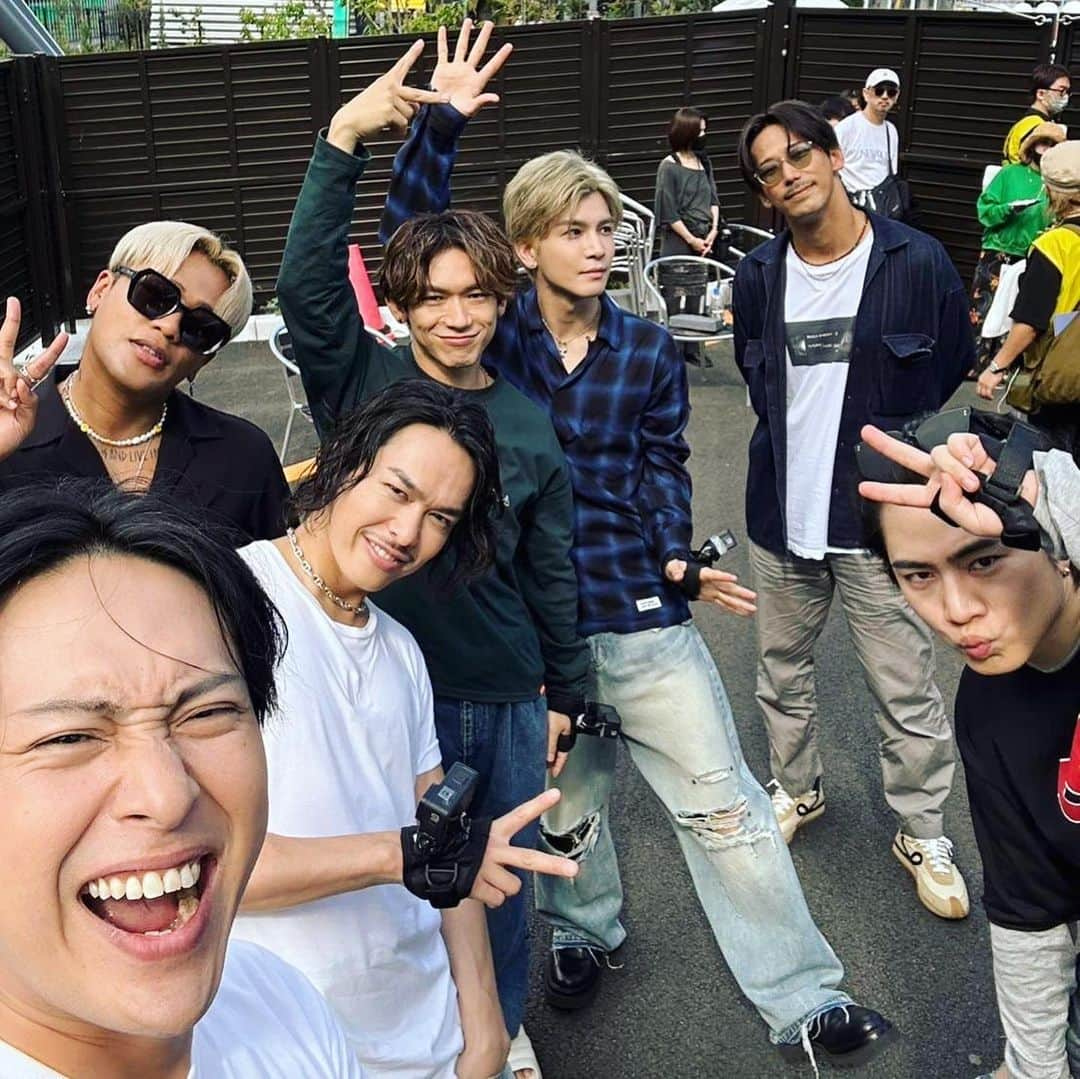 今市隆二さんのインスタグラム写真 - (今市隆二Instagram)「三代目J SOUL BROTHERS 13th Anniversary 💐💐💐💐💐💐💐💐  MATEと共に笑い合いながらまだ見ぬ夢の先へ必ず行こう  そして直己さん誕生日おめでとうございます✨最高の1年にしましょう🤝  @exile_naoto_  @naokikobayashi_works  @elly24soul  @3jsb_kenjiro_official  @takanori_iwata_official  @jsbryuji_official  @omi.cdl   #三代目JSOULBROTHERS #13thanniversary  #運命共同体 #JSBLAND #MATE #愛を込めて」11月10日 0時00分 - jsbryuji_official