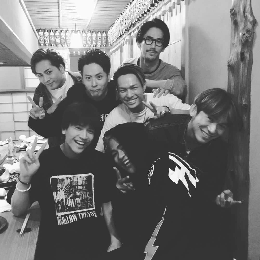 今市隆二さんのインスタグラム写真 - (今市隆二Instagram)「三代目J SOUL BROTHERS 13th Anniversary 💐💐💐💐💐💐💐💐  MATEと共に笑い合いながらまだ見ぬ夢の先へ必ず行こう  そして直己さん誕生日おめでとうございます✨最高の1年にしましょう🤝  @exile_naoto_  @naokikobayashi_works  @elly24soul  @3jsb_kenjiro_official  @takanori_iwata_official  @jsbryuji_official  @omi.cdl   #三代目JSOULBROTHERS #13thanniversary  #運命共同体 #JSBLAND #MATE #愛を込めて」11月10日 0時00分 - jsbryuji_official