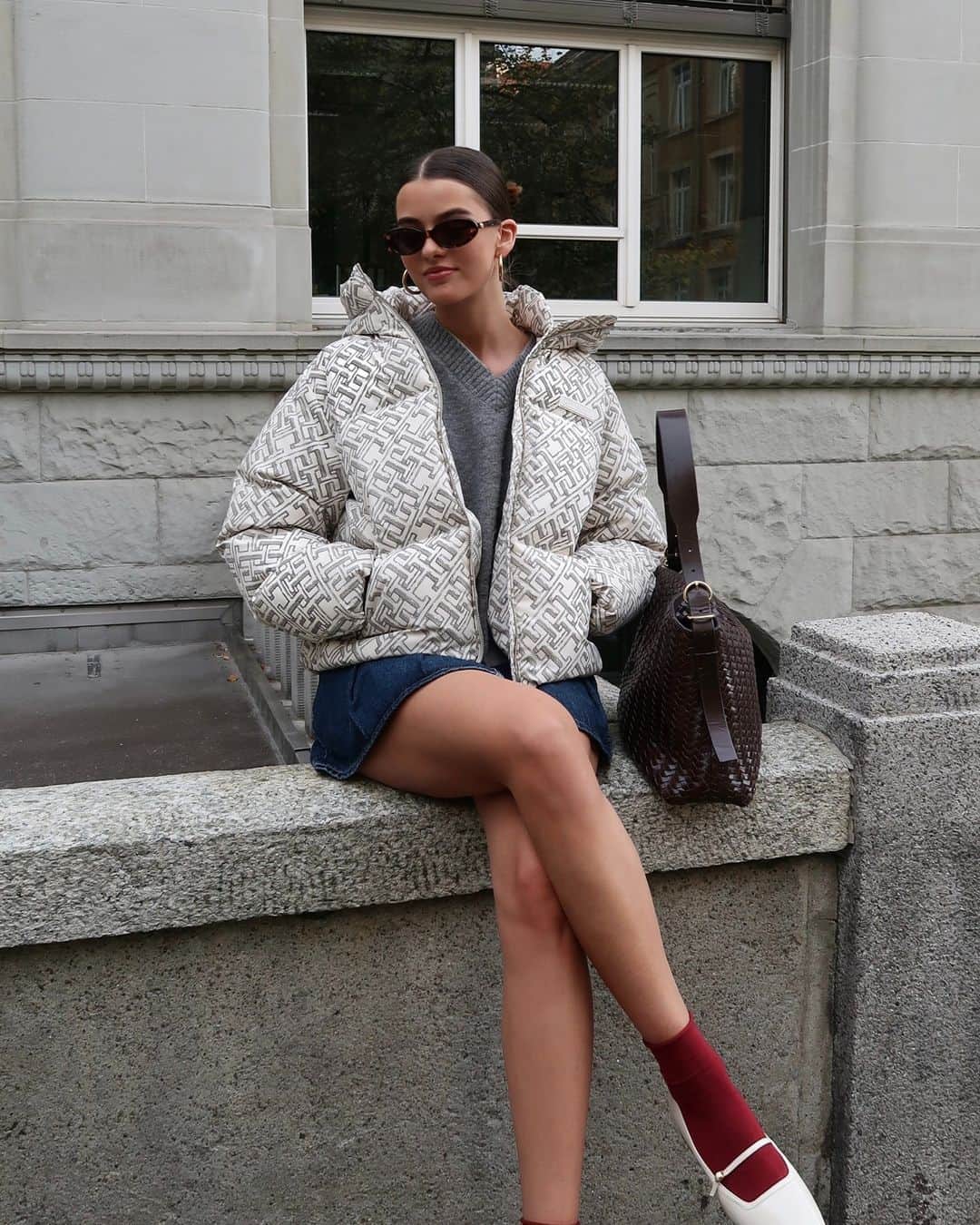 Tommy Hilfigerのインスタグラム：「Puffer season with a twist. @maryljean #PufferSeason」