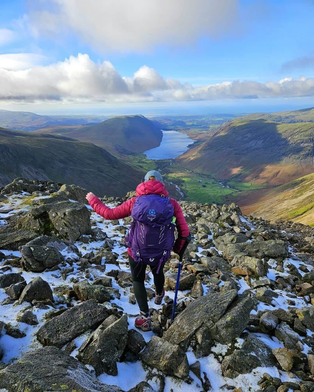 オスプレーのインスタグラム：「Ready for your next adventure when you are – one of the most versatile technical pack series ever created. ⛰️  #OspreyPacks | Featuring the Tempest 40」