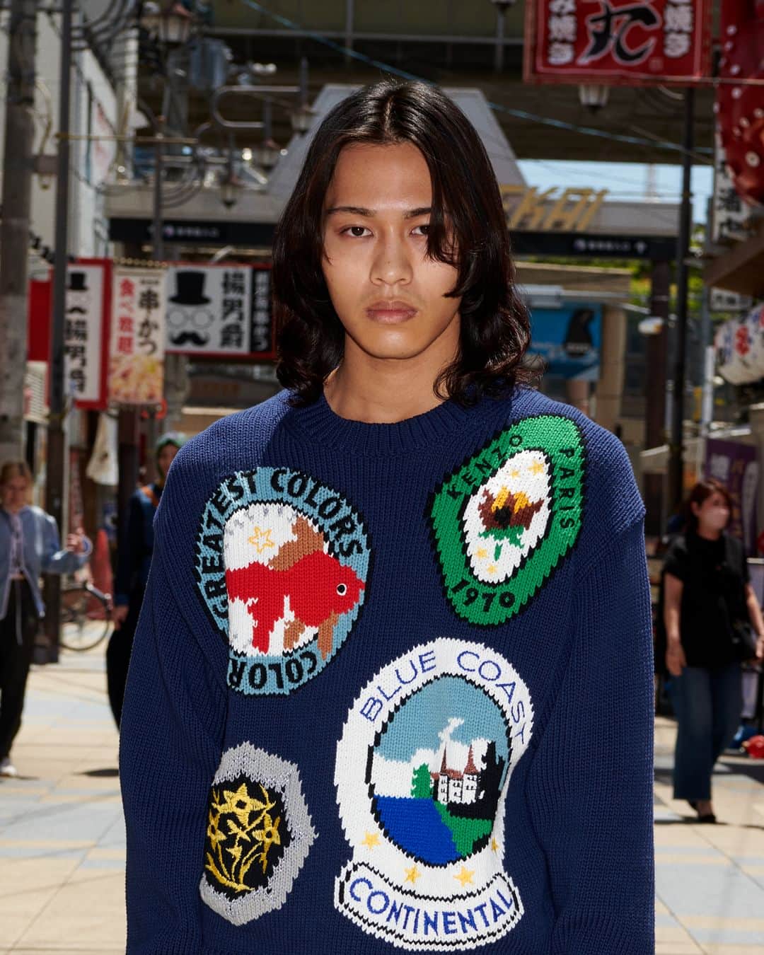 ケンゾーのインスタグラム：「An ode to the House and its founder #KenzoTakada : Explore intarsia handstitched knitwear pieces from the Fall-Winter 2023 collection by @nigo on KENZO.COM  #KENZONIGO」