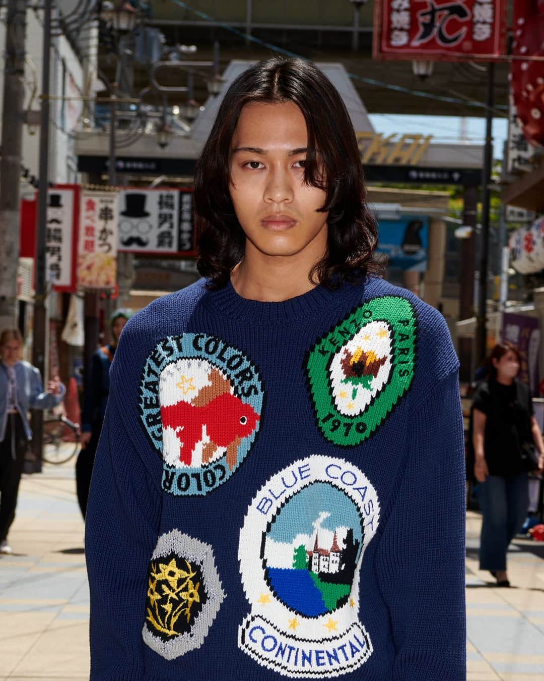 ケンゾーのインスタグラム：「An ode to the House and its founder #KenzoTakada : Explore intarsia handstitched knitwear pieces from the Fall-Winter 2023 collection by @nigo on KENZO.COM  #KENZONIGO」