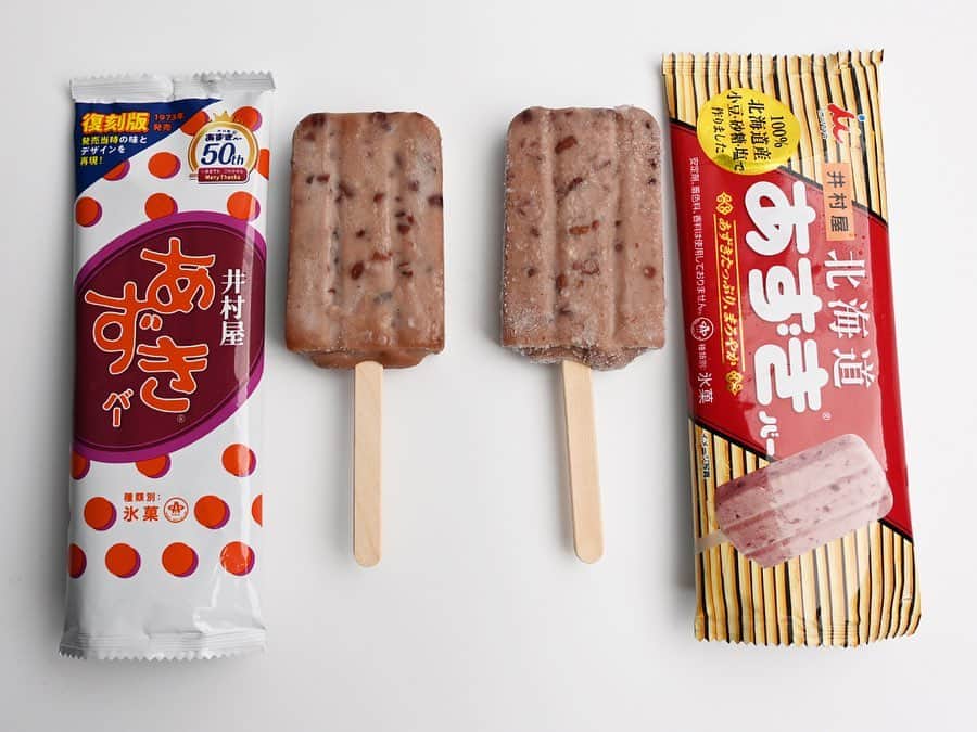 アイスマン福留さんのインスタグラム写真 - (アイスマン福留Instagram)「当時の味わいとパッケージデザインを再現した「あずきバー 復刻版」、現行版とは味わいや食感が微妙に違います。「昔のあずきバーってどんな味だったっけ？🤔」という人は是非食べくらべてみてください！  井村屋『あずきバー 復刻版』  「あずきバー 復刻版」と現行の「北海道あずきバー」を食べくらべ！  #あずきバー #復刻 #井村屋 #あずき #ロングセラー #北海道あずきバー #アイスバー #アイス #デザート #グルメ #おすすめ #アイスマニア #アイスマン福留 #icecream #JapaneseIceCream #icecreamlover #icecreamtime #icecreamday #icecreamlove #icecreamporn #JapaneseIceCream #foodporn #foodie #instafood #foodstagram #yummy #yum #delicious #foodphotography」11月10日 0時13分 - iceman_ax