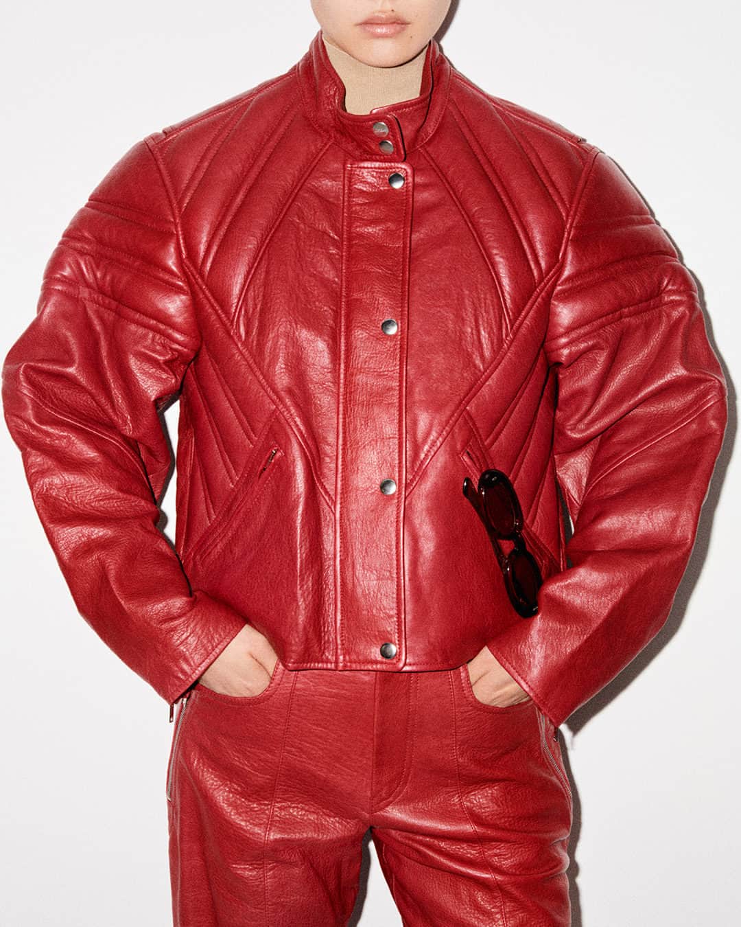 ネッタポルテのインスタグラム：「MODERN STAPLES: @isabelmarant’s 'Chady' biker has a boxy shape for a fresh take on the classic leather jacket. Style yours as part of an all-red look, just as the label's FW23 runway.  Tap the link in bio to shop at #NETAPORTER.」