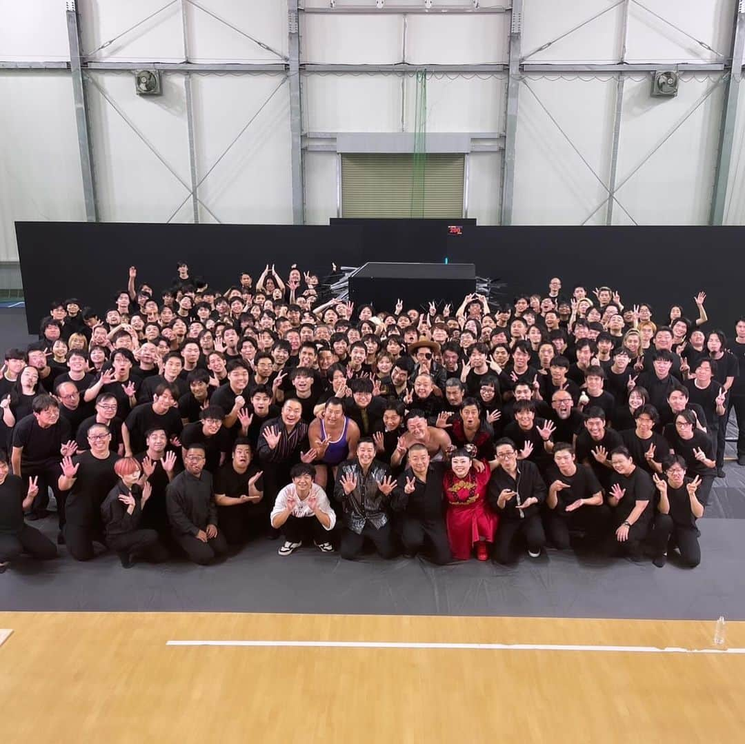 長田庄平さんのインスタグラム写真 - (長田庄平Instagram)「200万人登録記念！ ミスターマジカル200人SHOW配信ありがとうございました！ 何かが生まれそうで結局なにも生まれなかったそんな究極に無駄な時間、最高でした！！  #チョコレートプラネット #ミスターマジカル」11月10日 0時09分 - osadashouhei