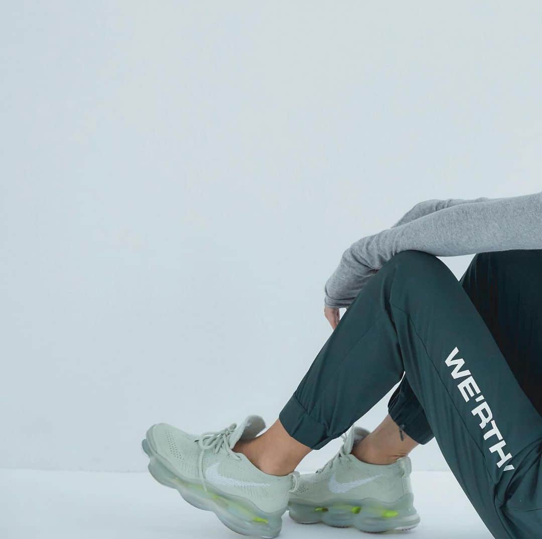 野沢和香のインスタグラム：「大人気の撥水LOGO JOGGER、撥水JOGGERも再販します♡ 11月10日（fri)21時〜発売です🙇‍♀️ どうぞよろしくお願いします。 @werthy.official」