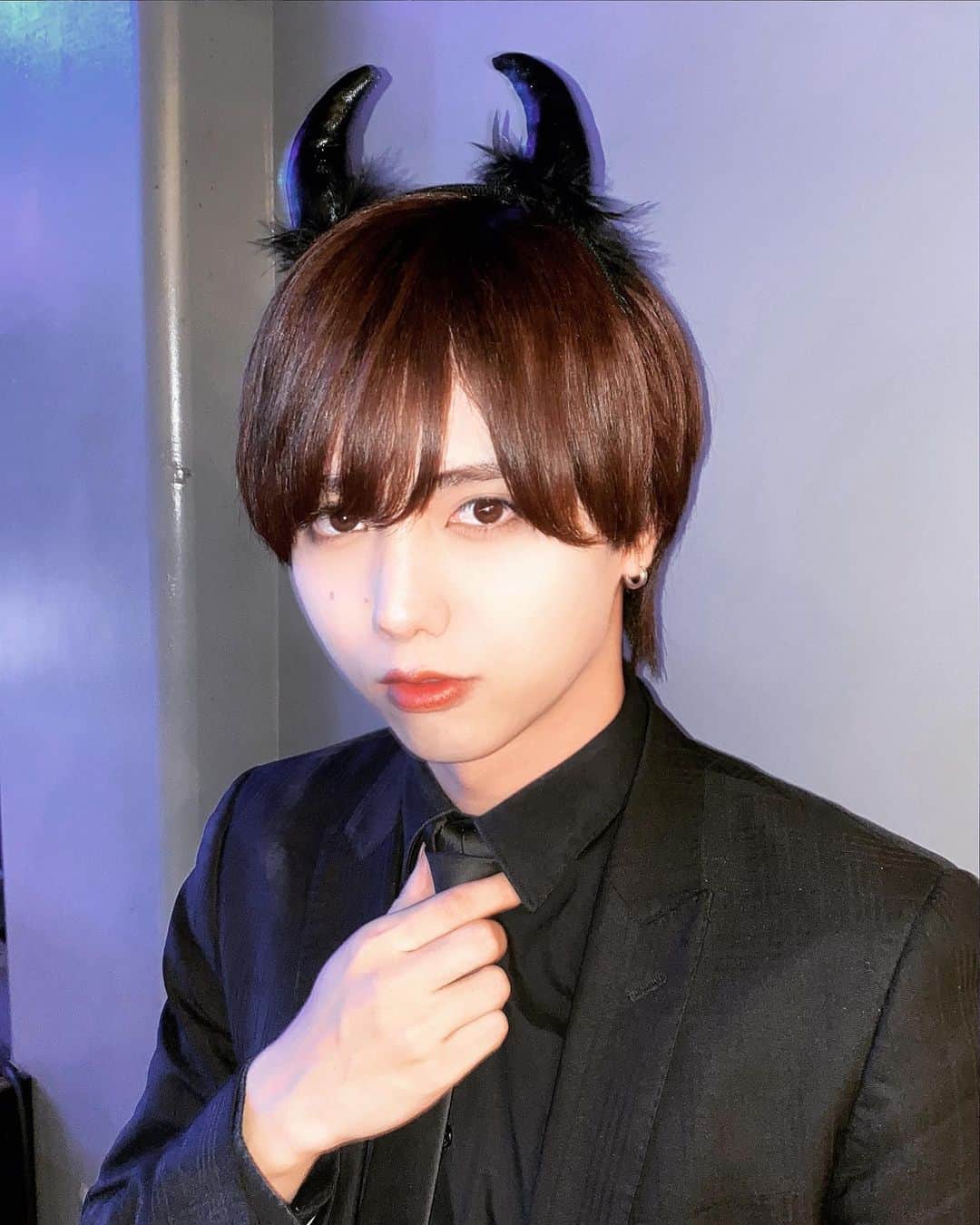 荒一陽のインスタグラム：「Trick or Treat🦇🖤🎃」