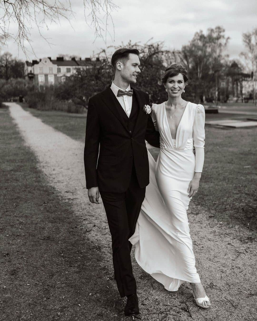 Pronoviasさんのインスタグラム写真 - (PronoviasInstagram)「It's not just a dress, it's your ticket to a wedding day that feels like a classic movie moment 💛 #PronoviasBride   Bride: @annirausku  Photo: @laurihyttiphotography  Dress: Adrienne   Share your love story at pronovias.com/share-love-story ✨  #Pronovias」11月10日 0時30分 - pronovias