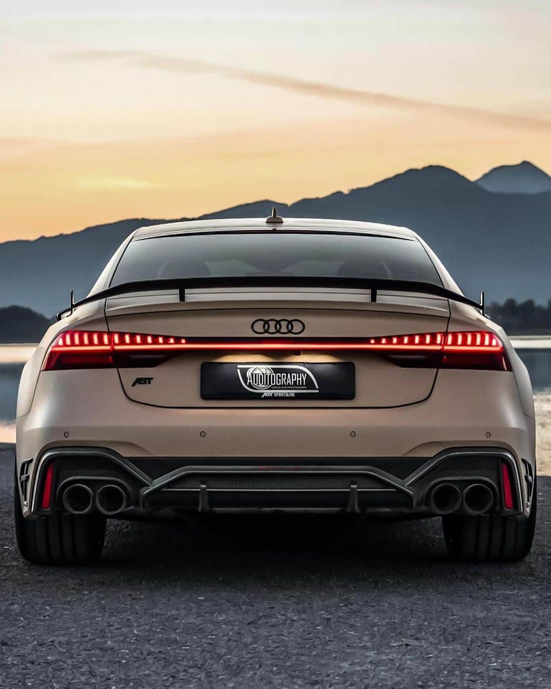 CARLiFESTYLEさんのインスタグラム写真 - (CARLiFESTYLEInstagram)「1000hp ABT Audi RS7 Photo @auditography #carlifestyle #rs7 #audirs7」11月10日 0時32分 - carlifestyle