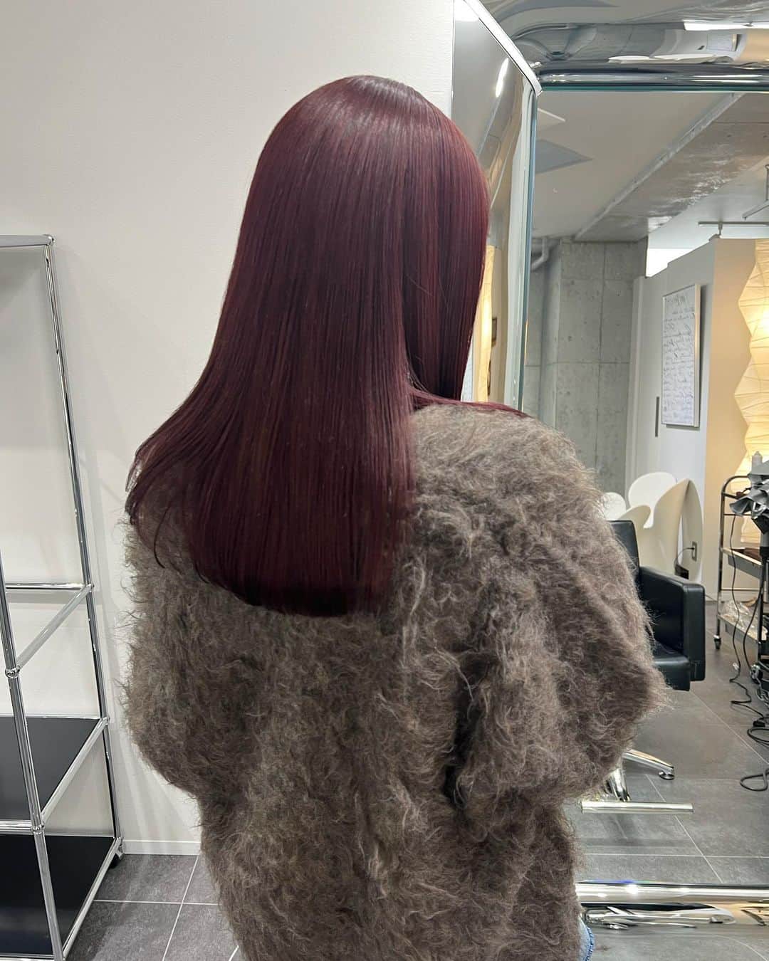 涼佳のインスタグラム：「今の髪色お気に入り🍇 また次もボルドー系継続で入れたい」