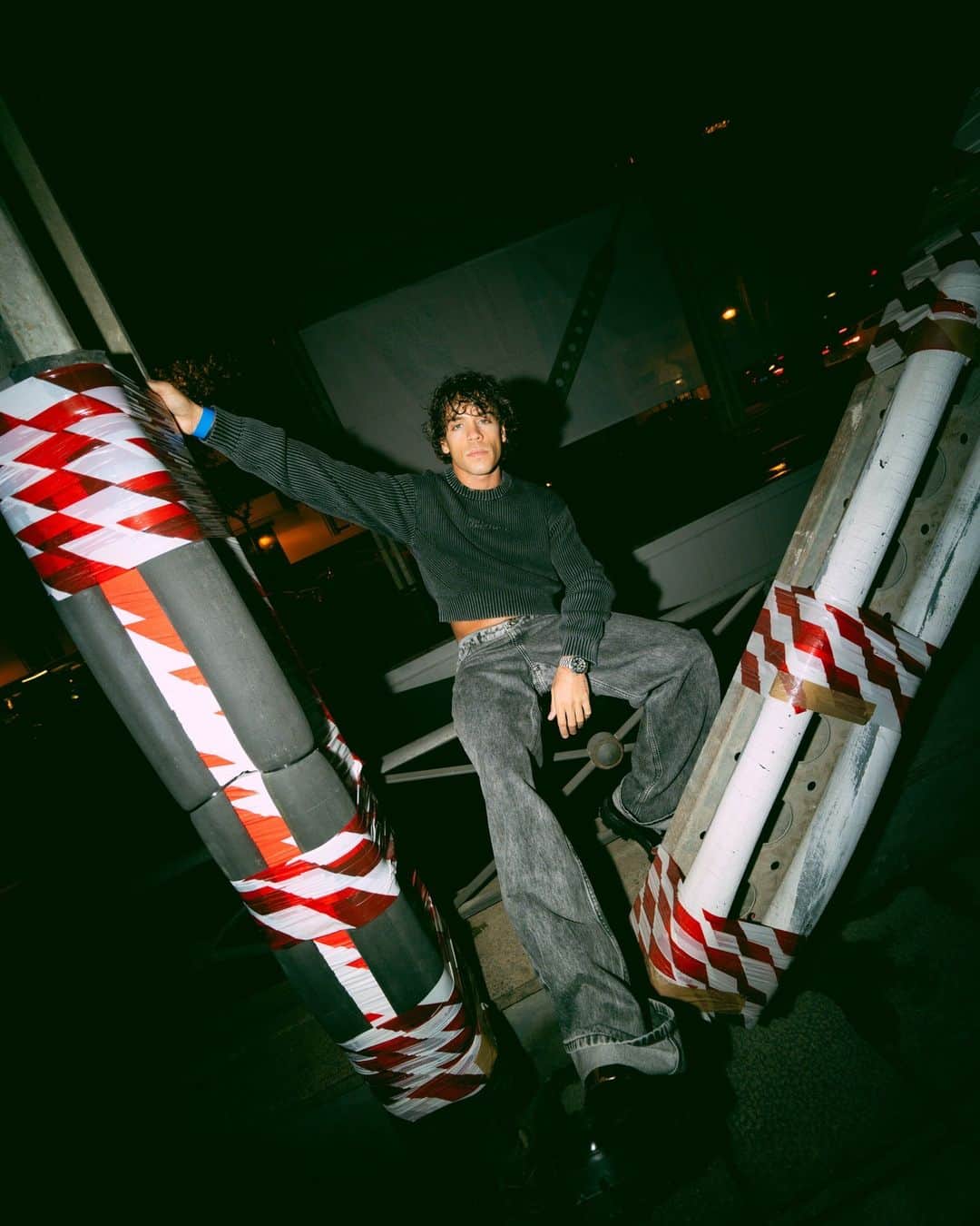 カールラガーフェルドのインスタグラム：「Make the city your playground — just like @alexpastrana. #KARLLAGERFELDJEANS」