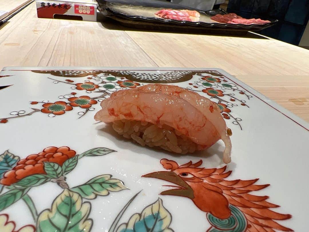 星野ナミさんのインスタグラム写真 - (星野ナミInstagram)「Had really good sushi 🍣 ✨ Spent happy time 🥰 What's your favorite kind of sushi?   あさみすとお鮨💕  📍【鮨一正】 一貫一貫こだわりを感じて全部美味しすぎました✨  #sushi #sushi🍣 #sushitime #sushilovers #sushilove #toro」11月10日 0時43分 - hoshino_nami73