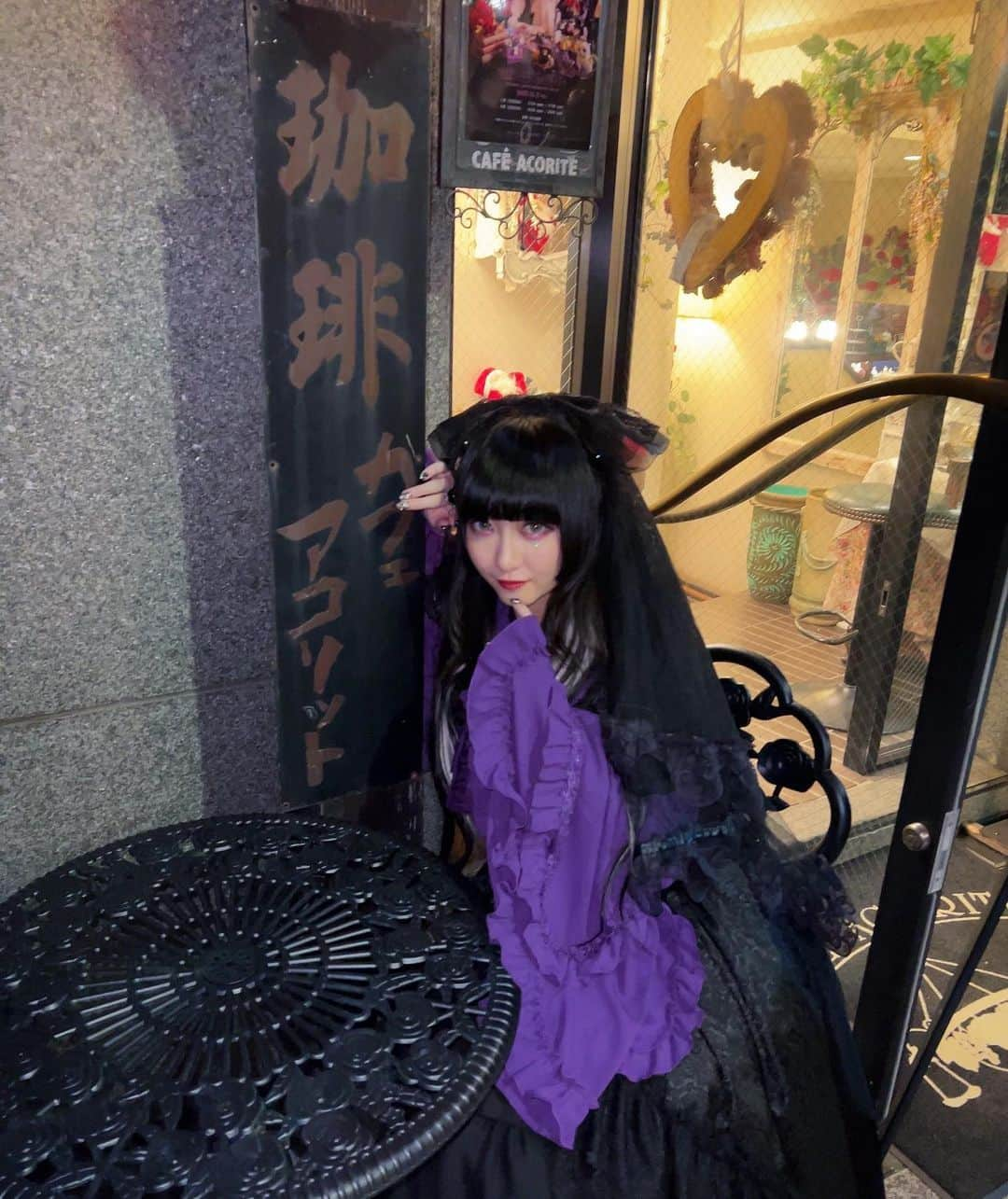 雅雀り子のインスタグラム：「カフェ　アコリット様にて 山之口理香子お茶会『Witches' Sabbath』させていただきました。 とても美しく楽しい夜宴だったの！ アコリット様、来てくださった魔女、魔法使いたちありがとう。」