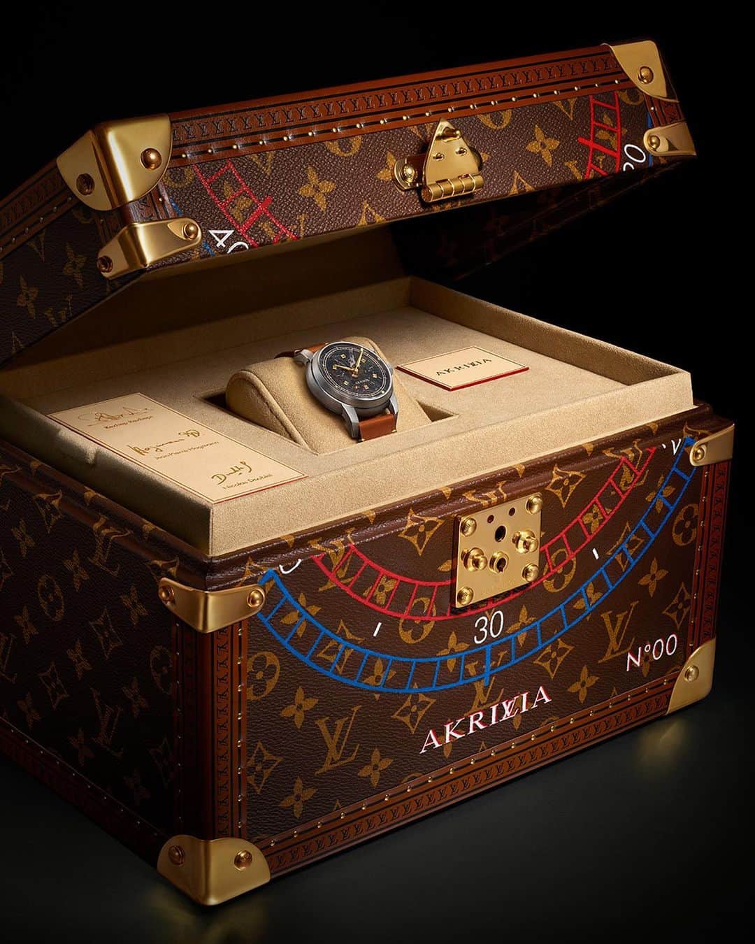 ルイ・ヴィトンさんのインスタグラム写真 - (ルイ・ヴィトンInstagram)「Louis Vuitton x AKRIVIA. Reminiscent of Louis Vuitton's traveling heritage, the LVRR-01 watch is accompanied by a bespoke hand-painted trunk with a motif inspired by the chronograph scales, seen on the dial’s enamel design. Discover the limited edition creation via link in bio.   #Akrivia #RexhepRexhepi #LVHighWatchmaking #LaFabriqueDuTemps #LouisVuitton」11月10日 0時54分 - louisvuitton