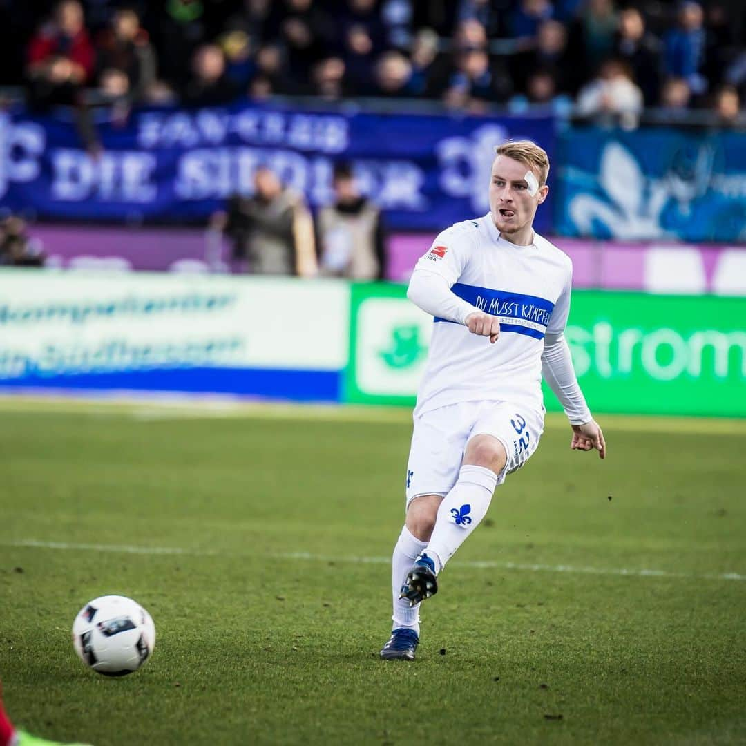 SVダルムシュタット98さんのインスタグラム写真 - (SVダルムシュタット98Instagram)「#throwbackthursday 📍 Letztes Heimspiel vs. Mainz 05. Ein 2:1-Sieg im März 2017 und das auch noch in ganz besonderen Trikots 💙⚜️ #sv98 #Lilien #Darmstadt #SVDM05」11月10日 0時55分 - svdarmstadt1898